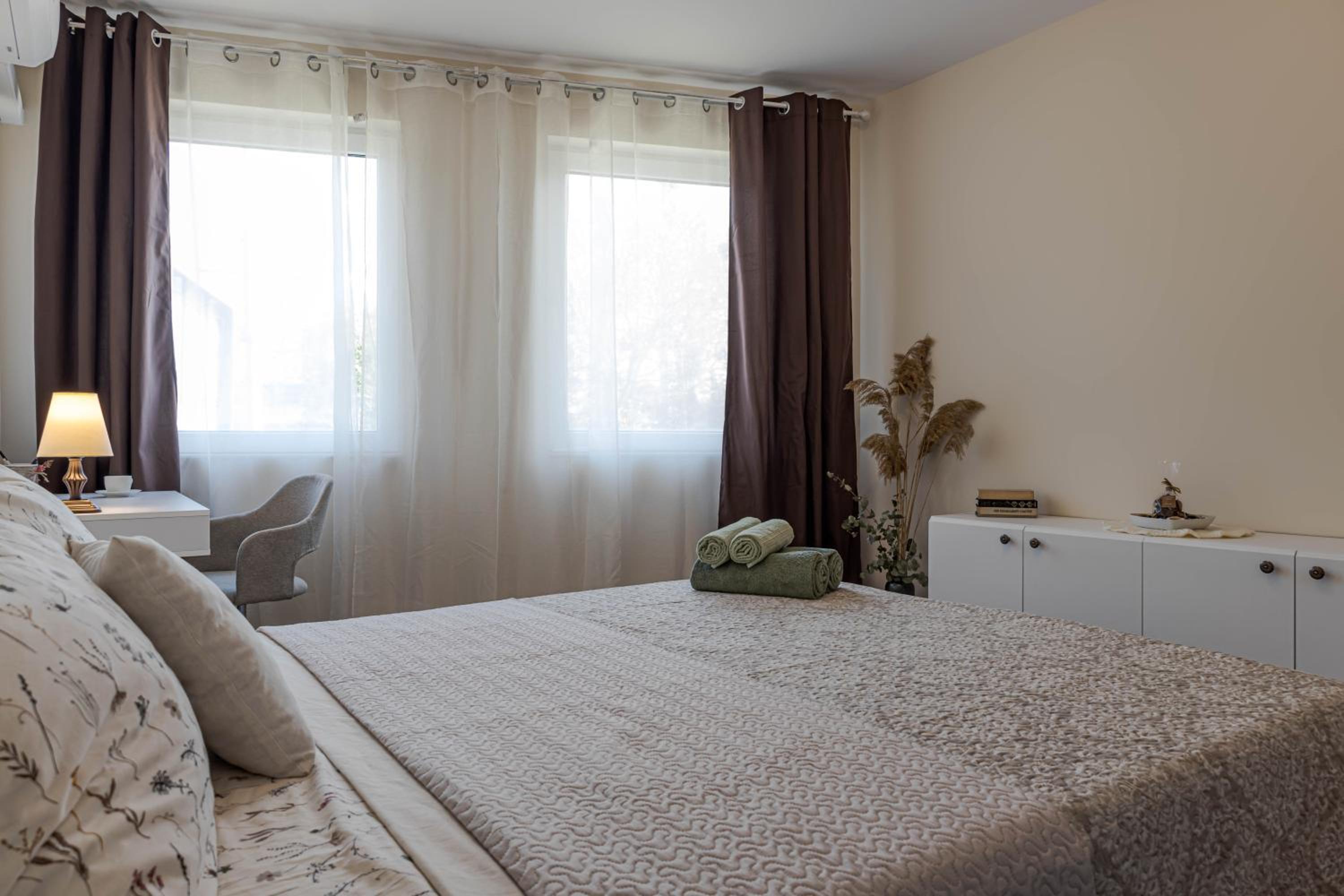 1BR Nomad-friendly Apartment 15mins walk to city centre with designated Workspace