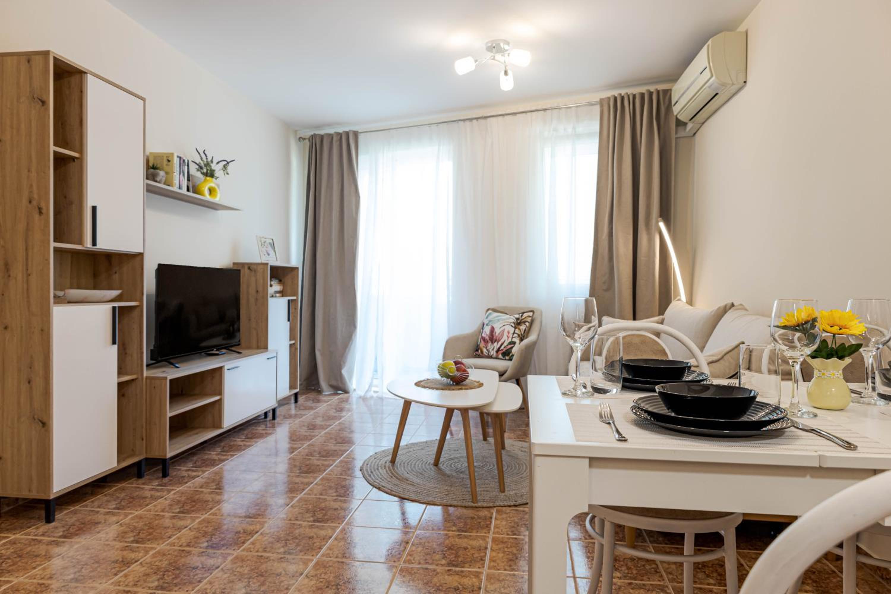 1BR Nomad-friendly Apartment 15mins walk to city centre with designated Workspace
