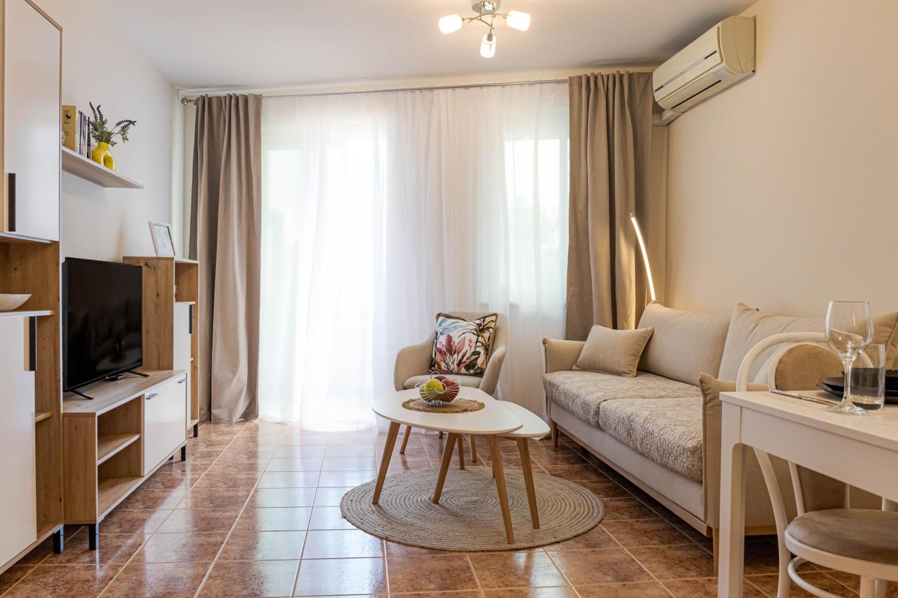 1BR Nomad-friendly Apartment 15mins walk to city centre with designated Workspace
