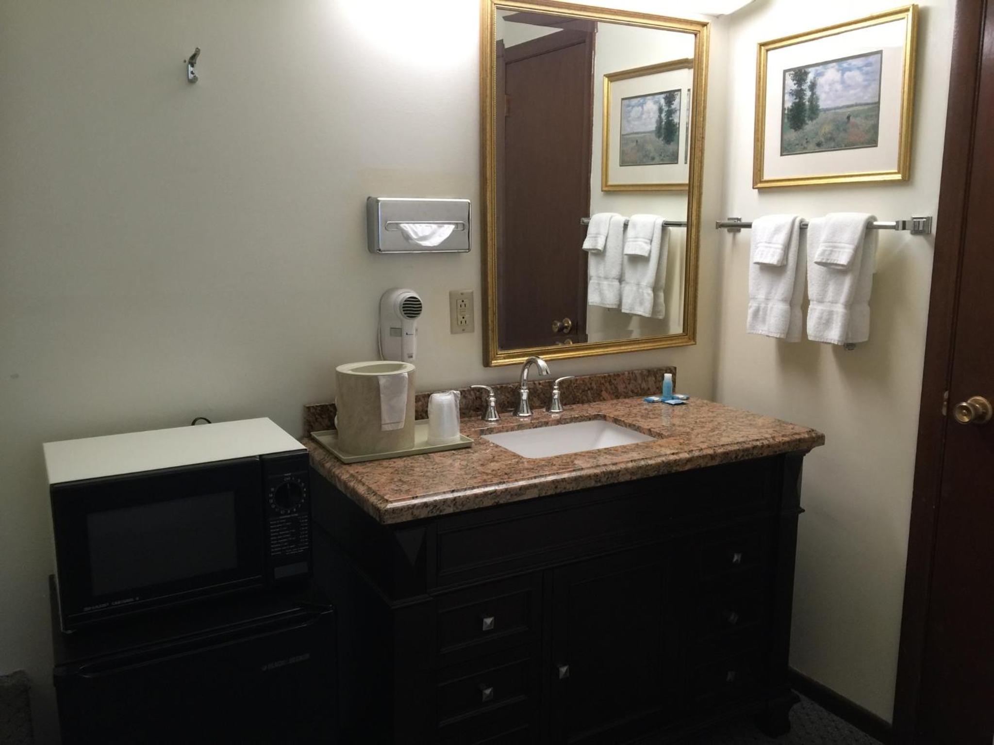 Crest Country Inn