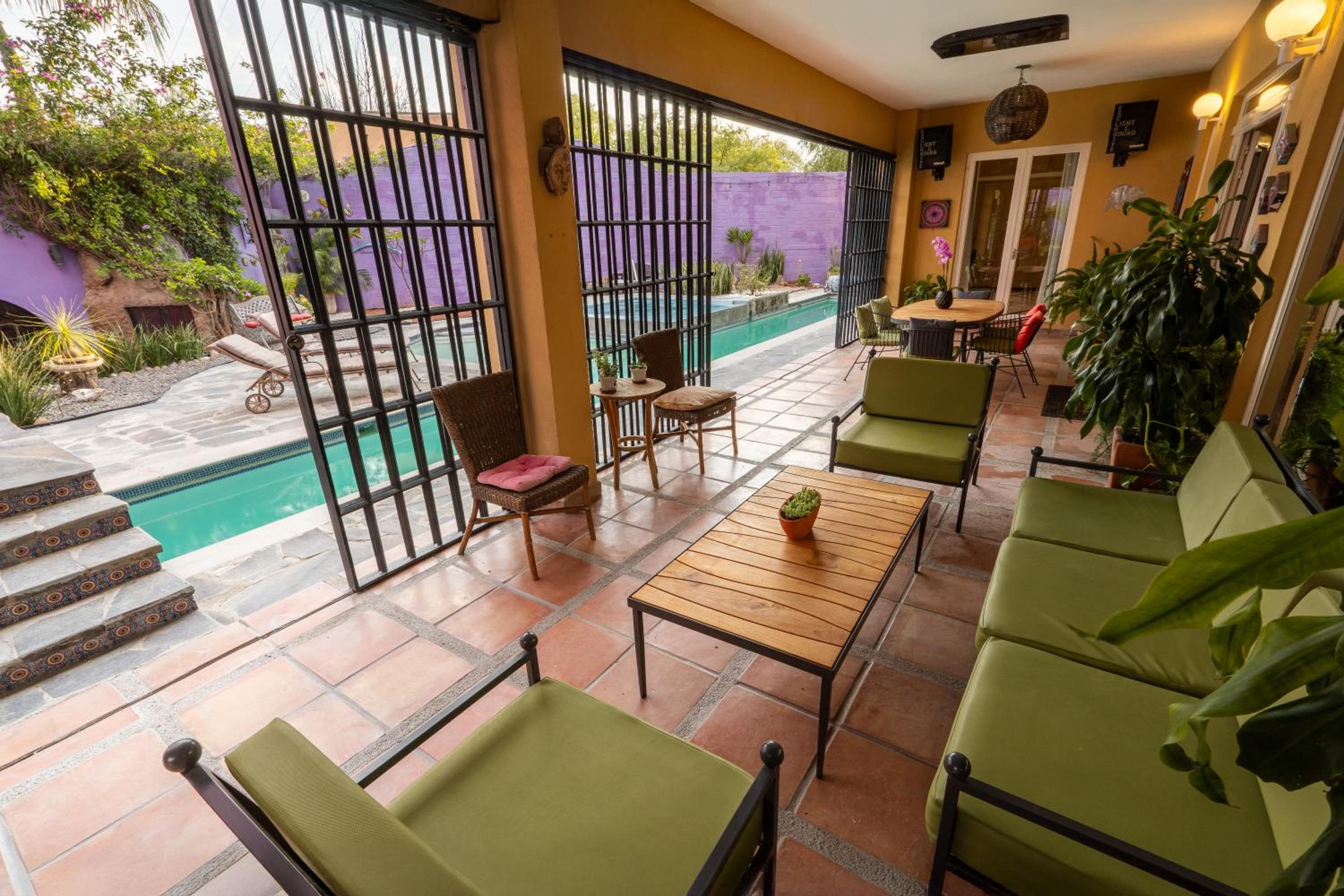 Casa Feliz Jacuzzis Alberca Gimnacio Vapor PingPong Billar Cuarto de Video