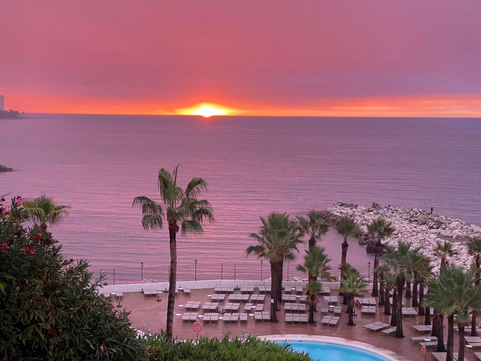 Pass the Keys Sunny Ocean Front Apartment