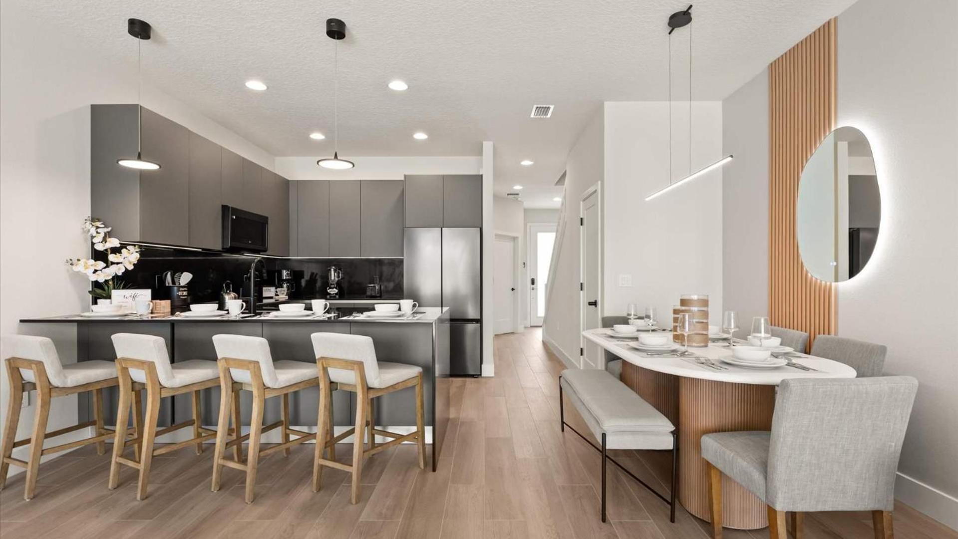 Upstay-Luxury 3BR Home w Private Pool & Games Room