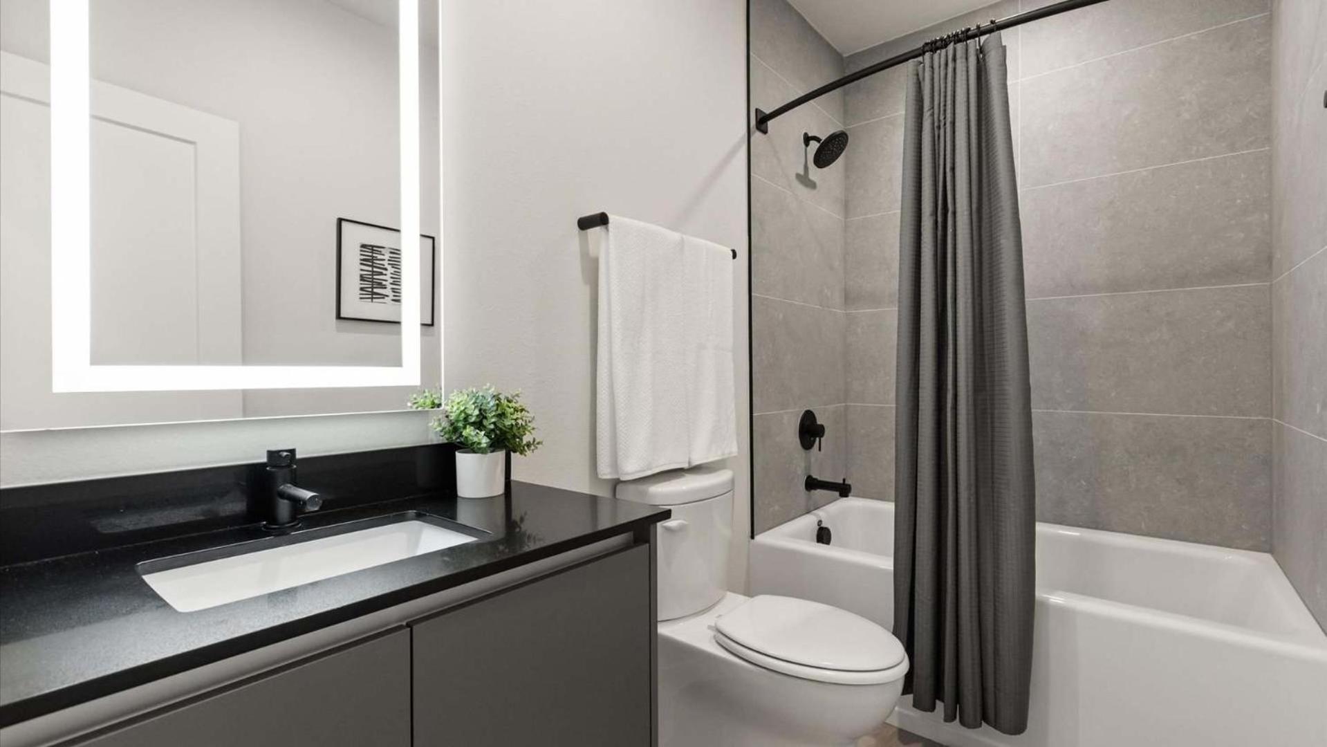 Upstay-Luxury 3BR Home w Private Pool & Games Room