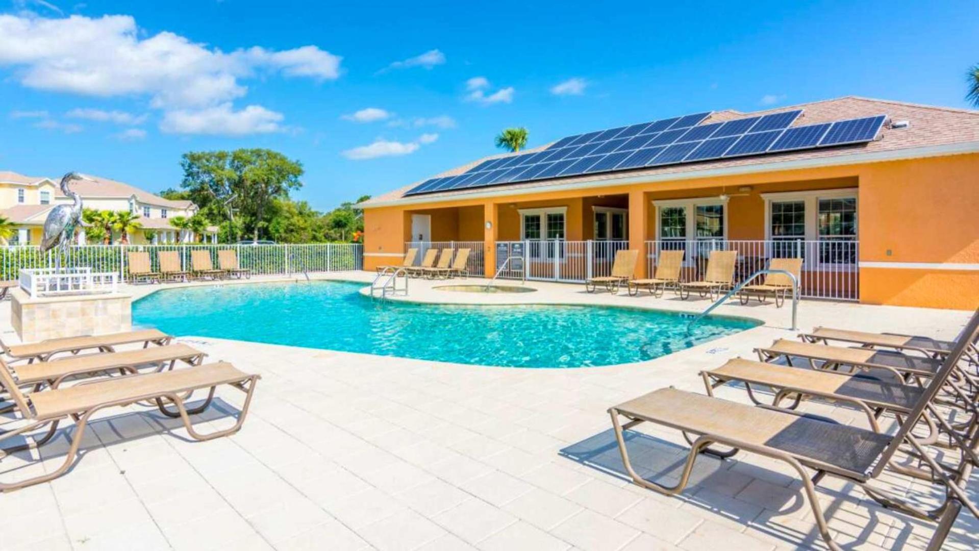 Upstay-Luxury 3BR Home w Private Pool & Games Room