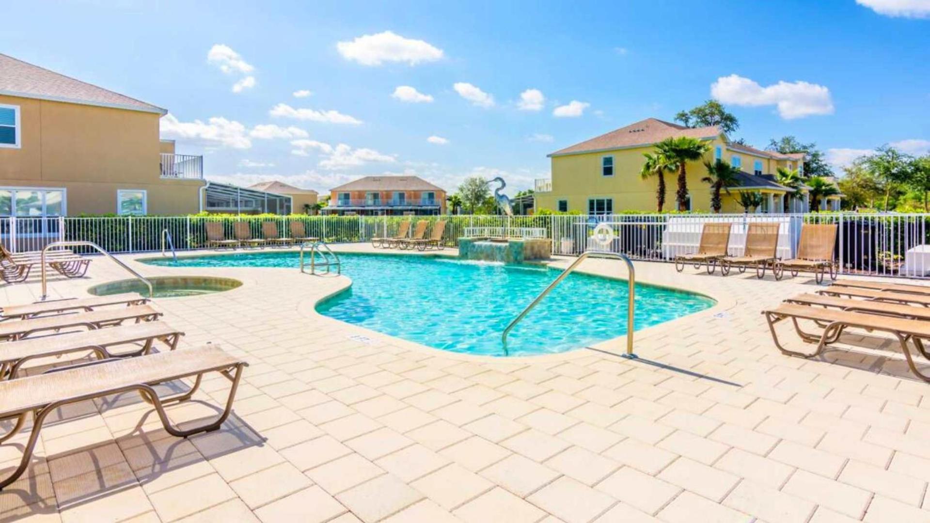 Upstay-Luxury 3BR Home w Private Pool & Games Room