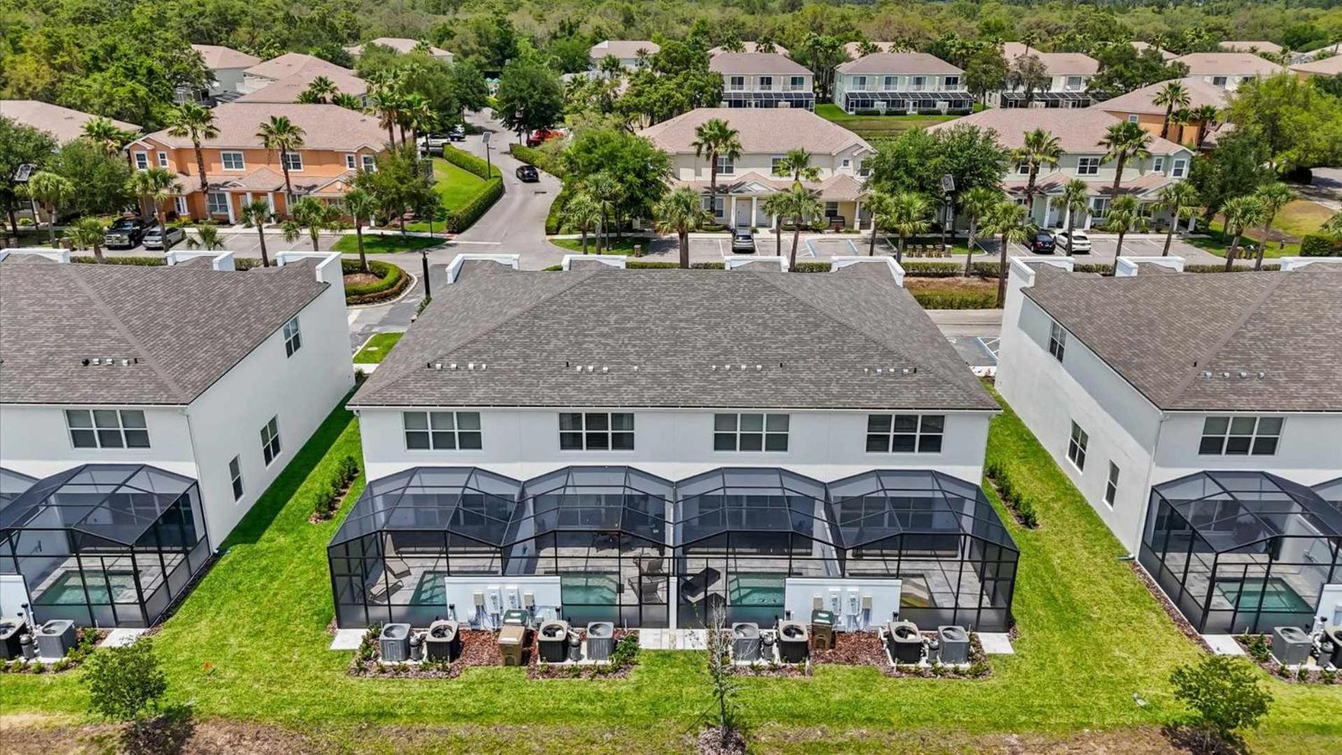 Upstay-Luxury 3BR Home w Private Pool & Games Room