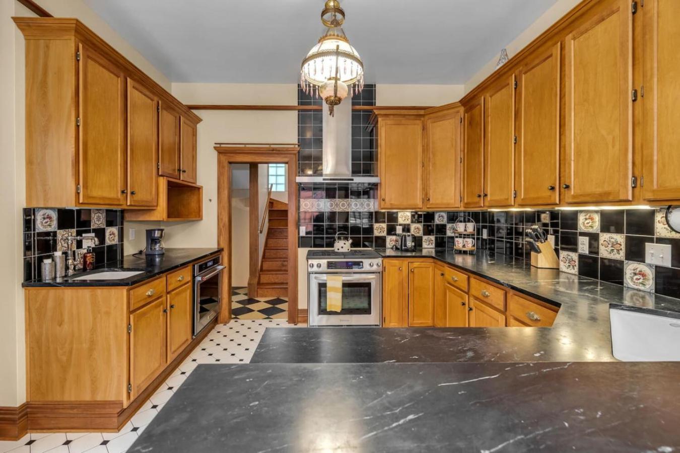 Historic Cap Hill Gem Prime Location Walkable