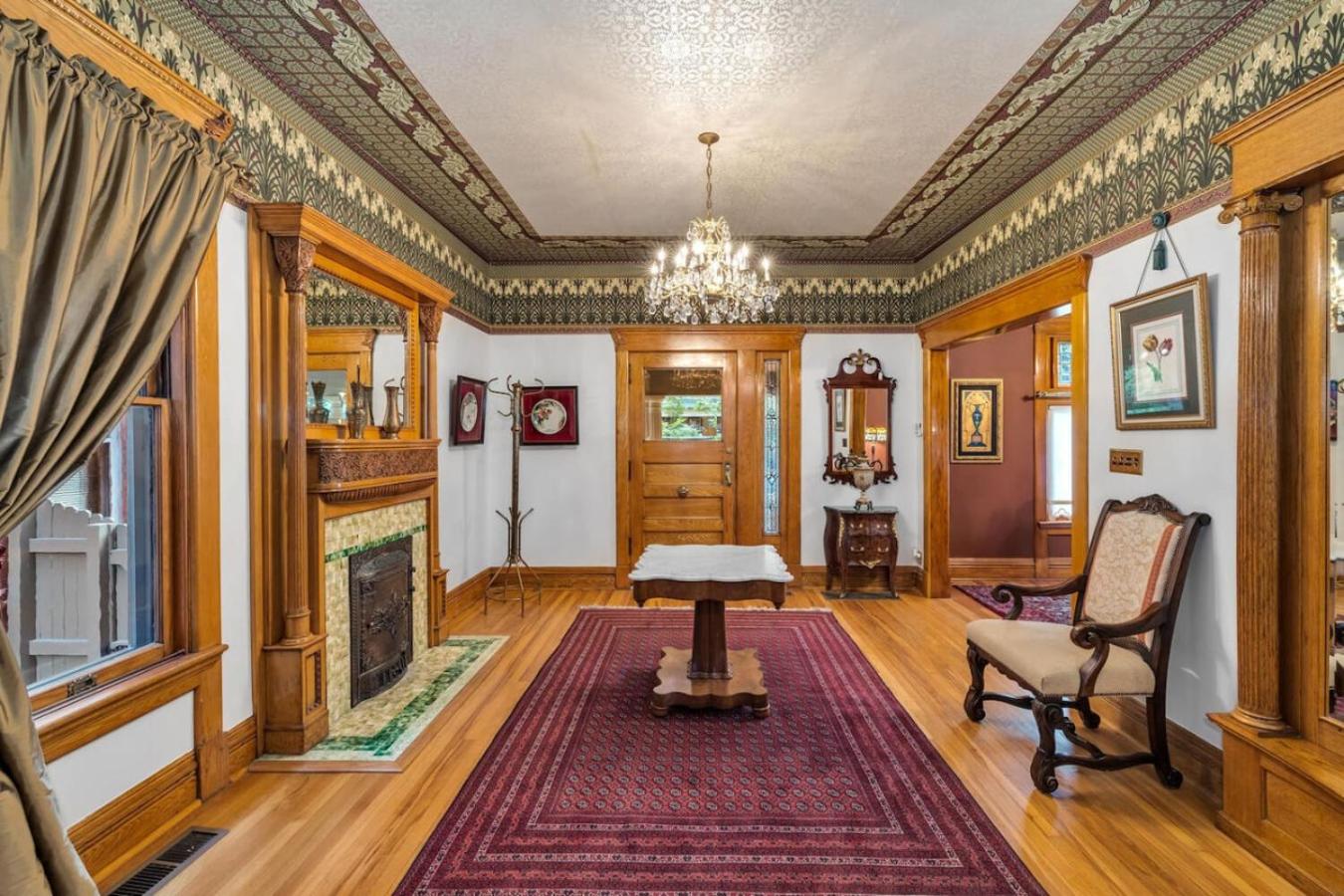 Historic Cap Hill Gem Prime Location Walkable