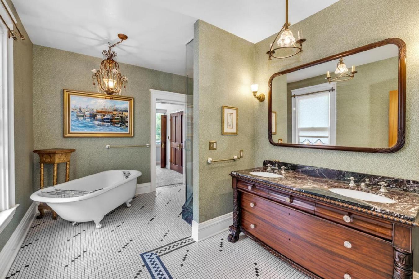 Historic Cap Hill Gem Prime Location Walkable