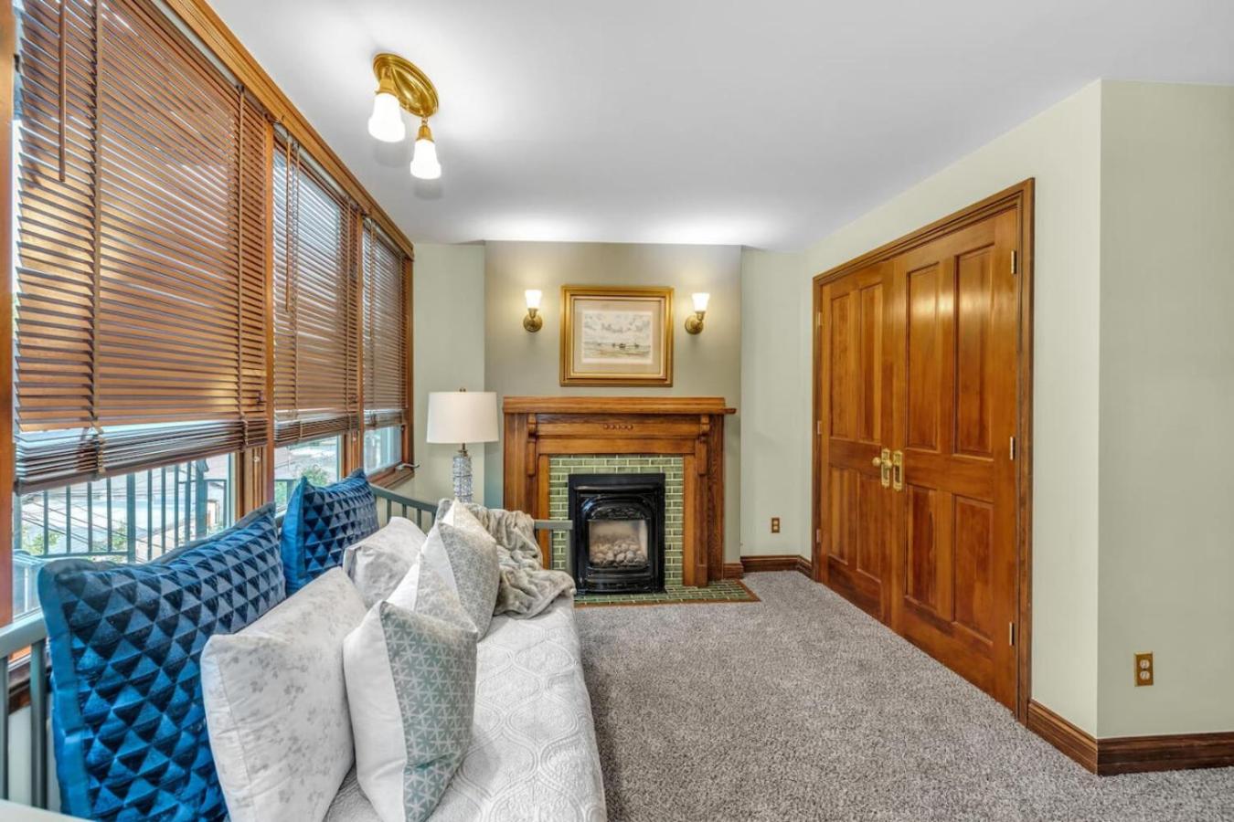 Historic Cap Hill Gem Prime Location Walkable