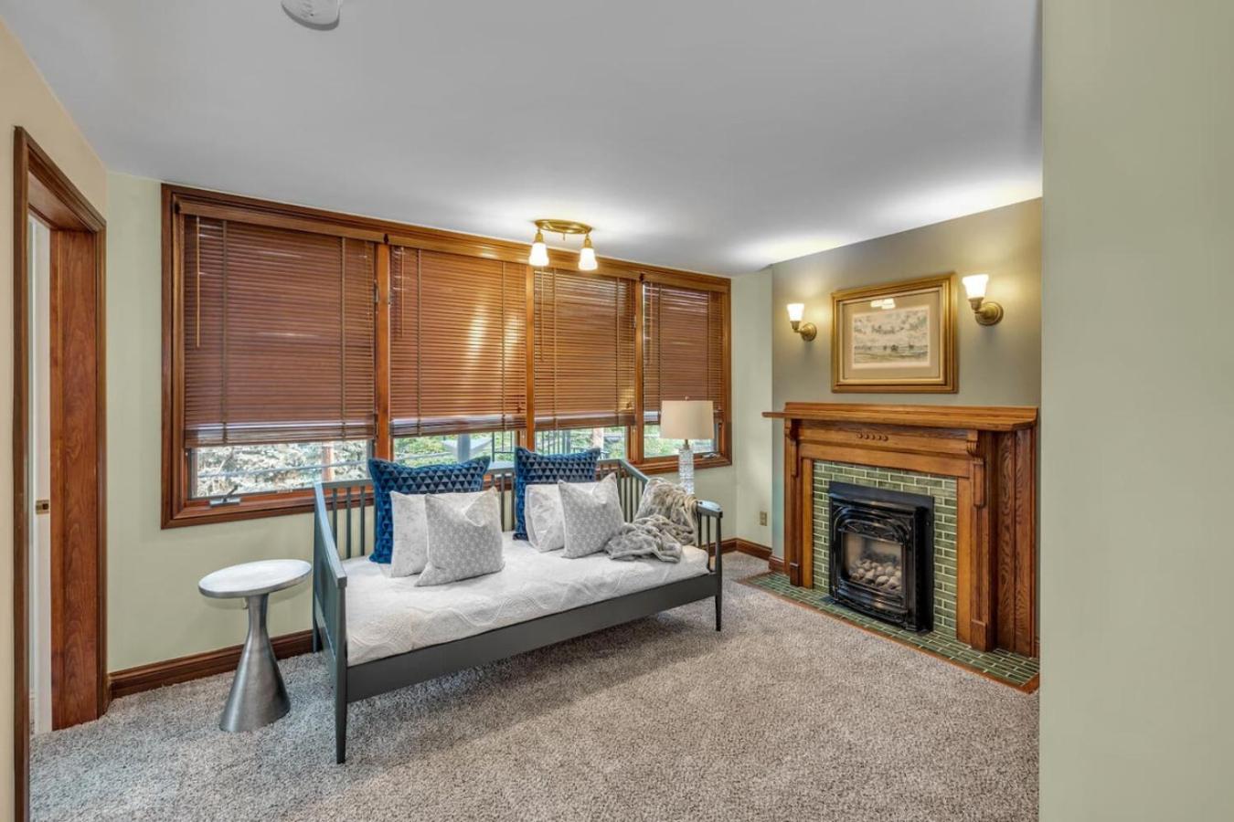 Historic Cap Hill Gem Prime Location Walkable