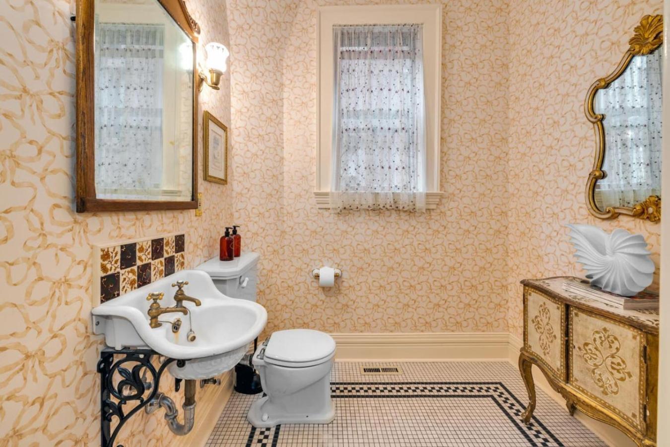 Historic Cap Hill Gem Prime Location Walkable