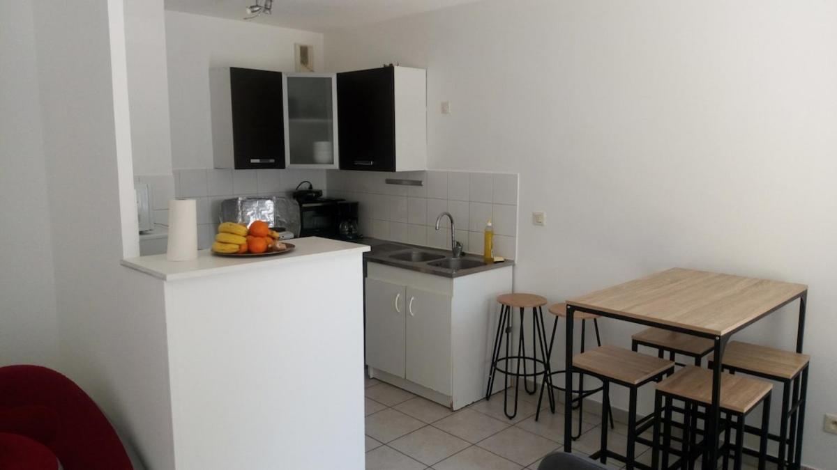 Air-conditioned 2 bedroom duplex apartment 5 people
