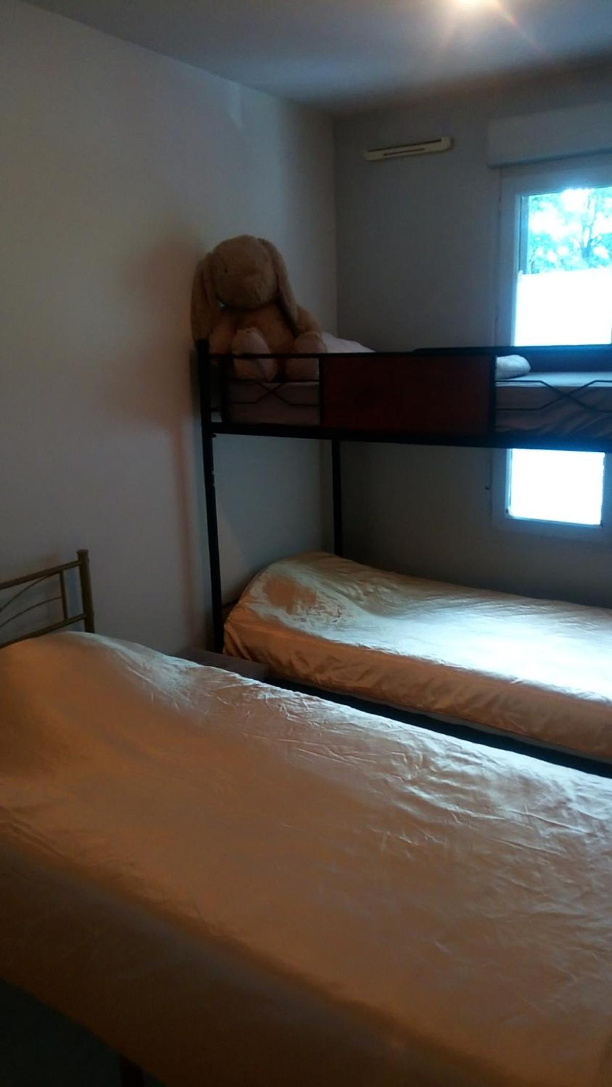 Air-conditioned 2 bedroom duplex apartment 5 people