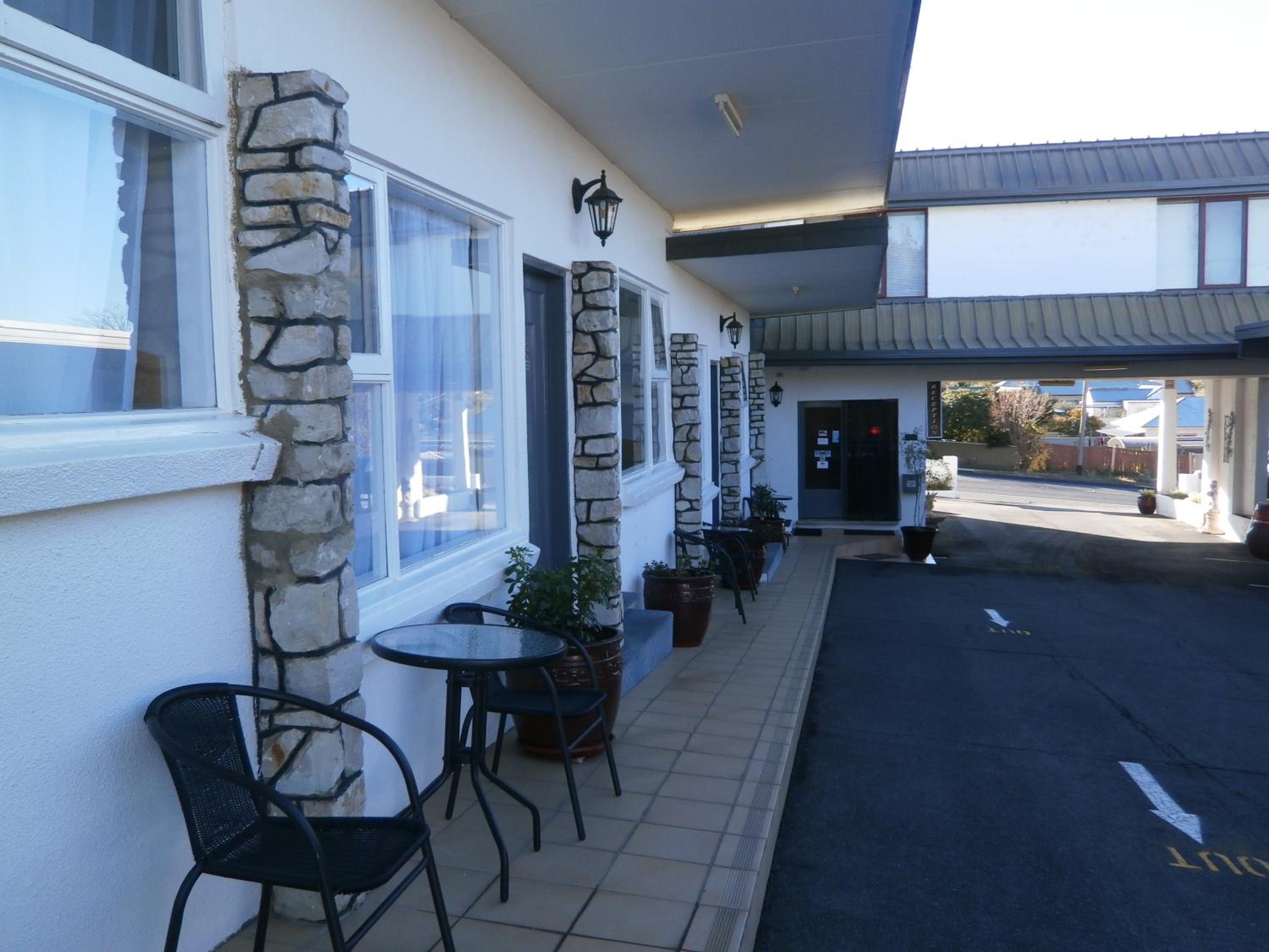 White Manor Motel