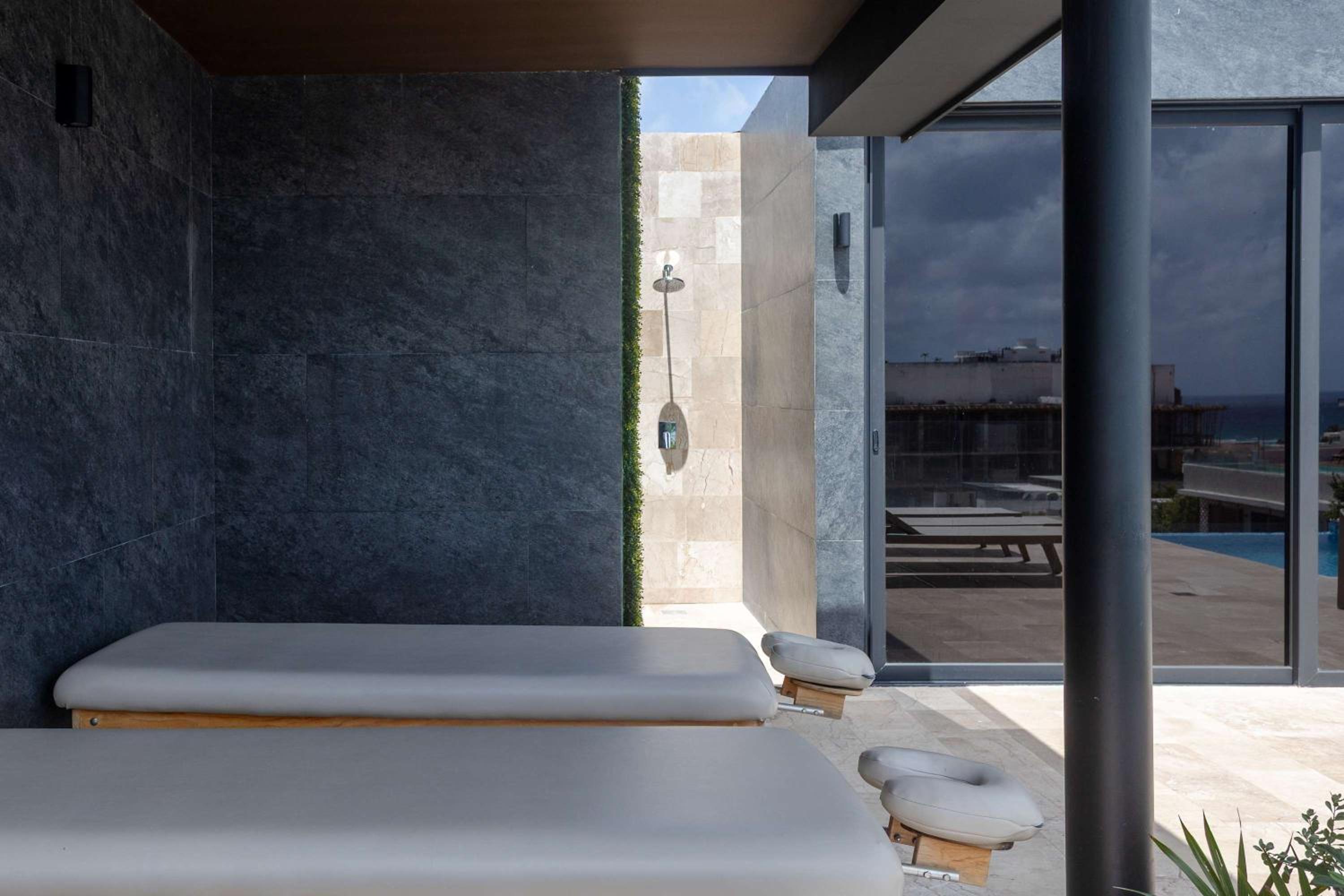 5th-floor Apartment with Ocean Views Rooftop Pool