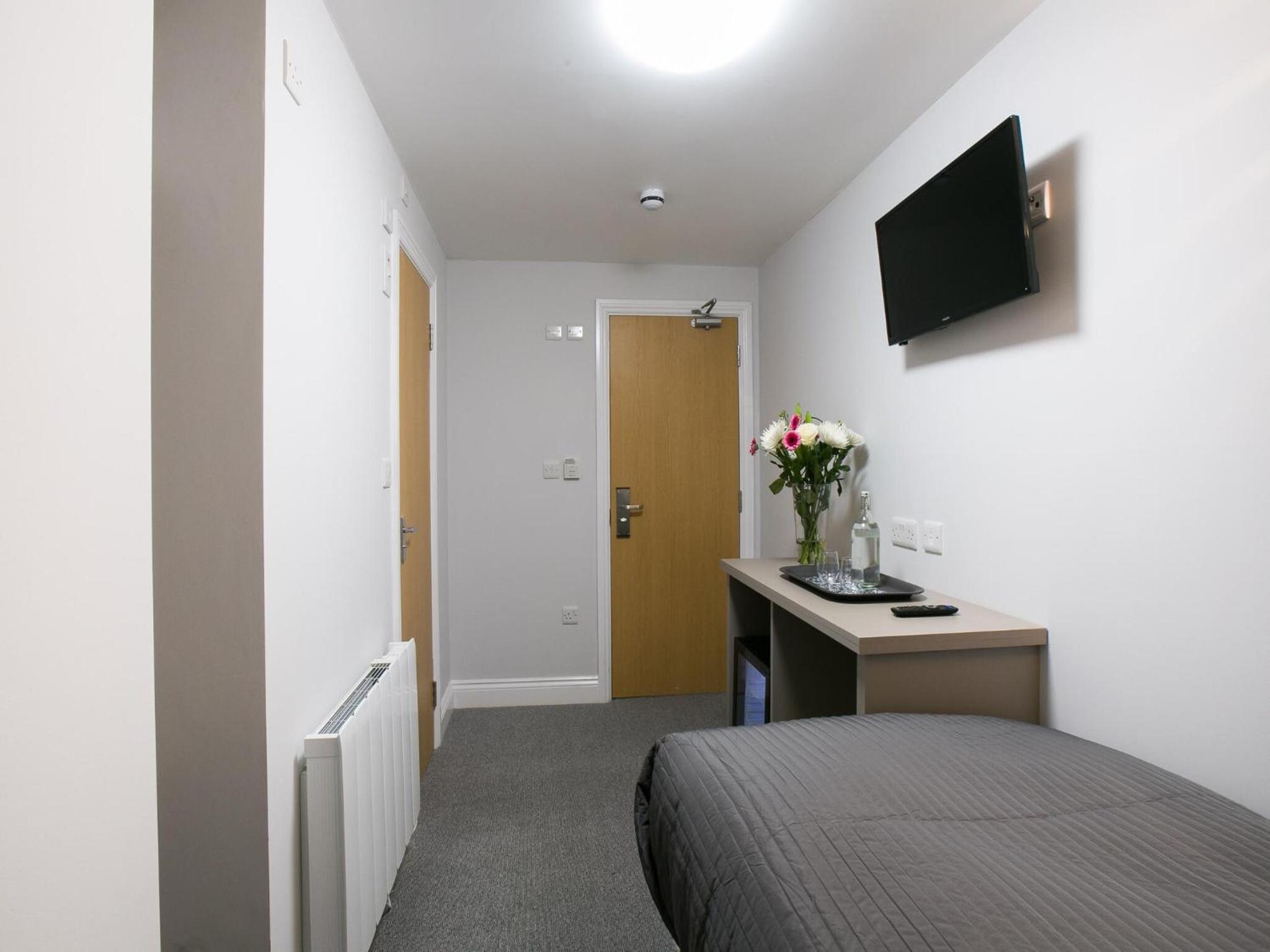 Dancenter River Roding Ilford Inn London