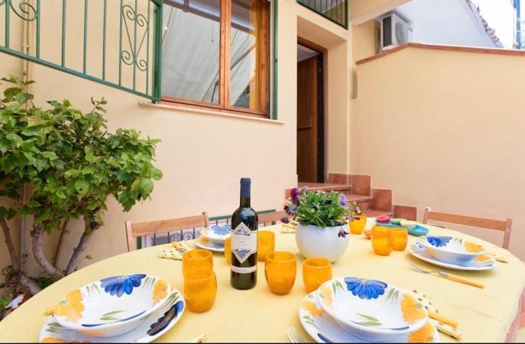 Alguereta House