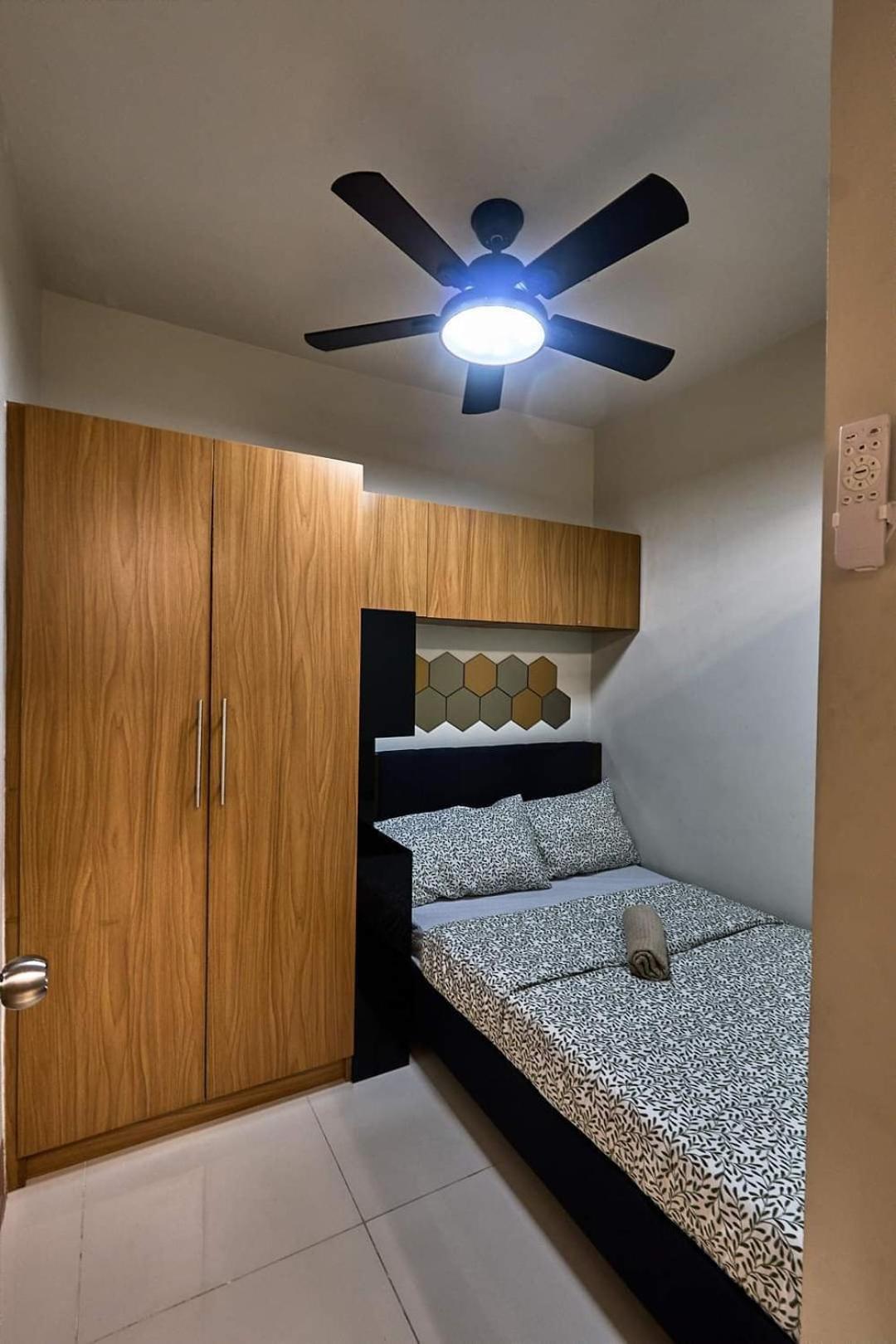 Minimalist Stay Mall of Asia WiFi, Netflix, Self Checkin