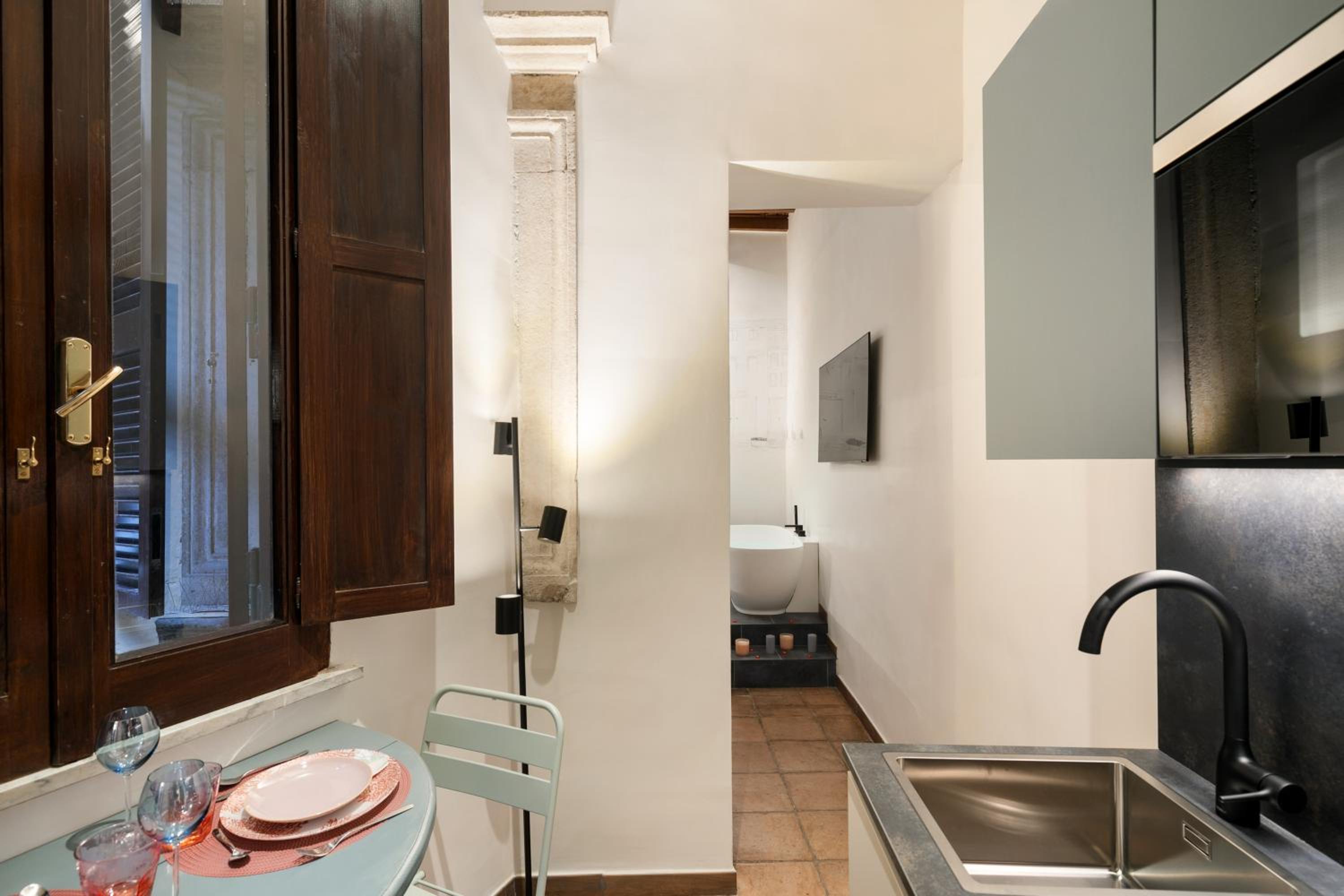 Elegant Apartment Minelli Navona by GHOR