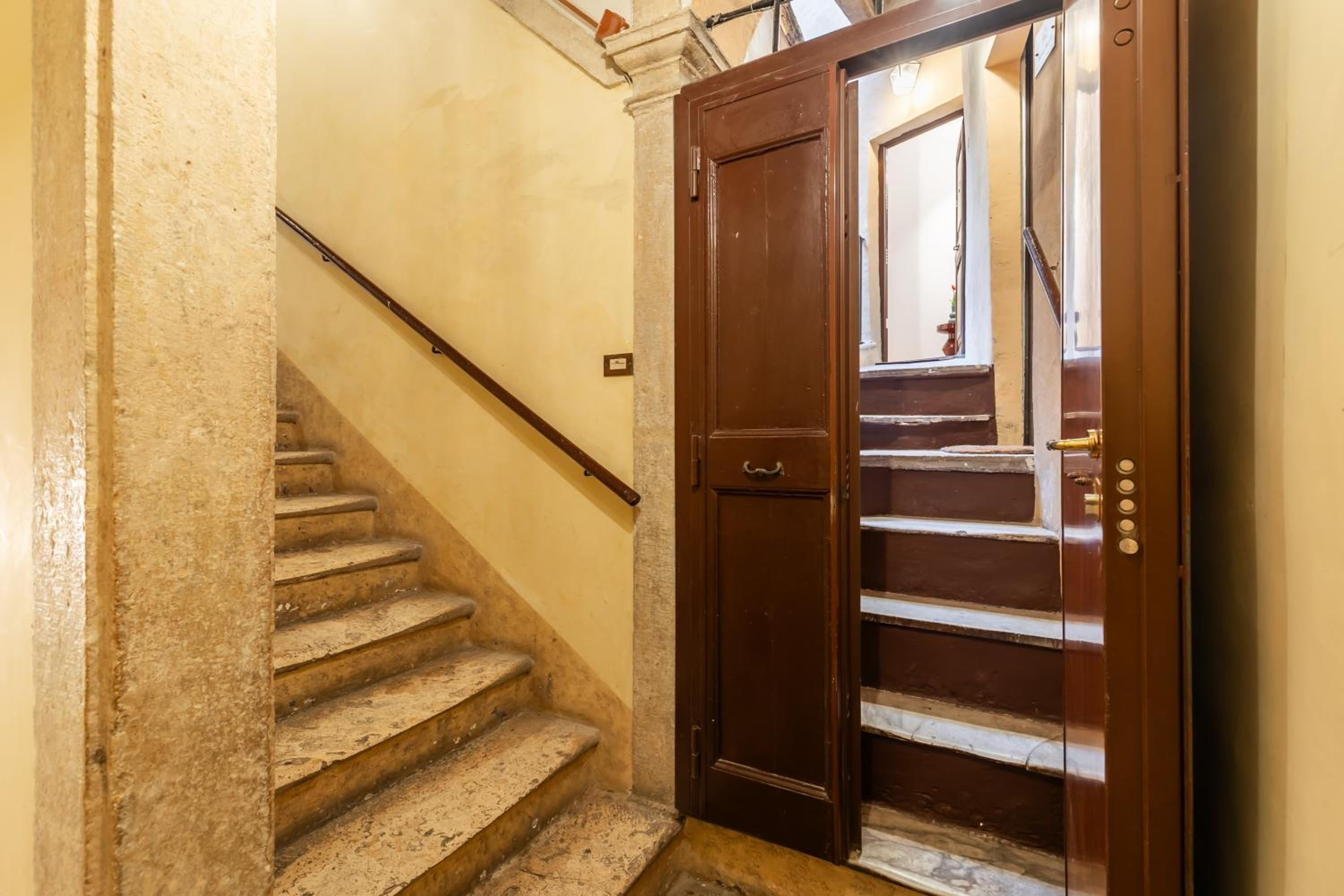 Elegant Apartment Minelli Navona by GHOR