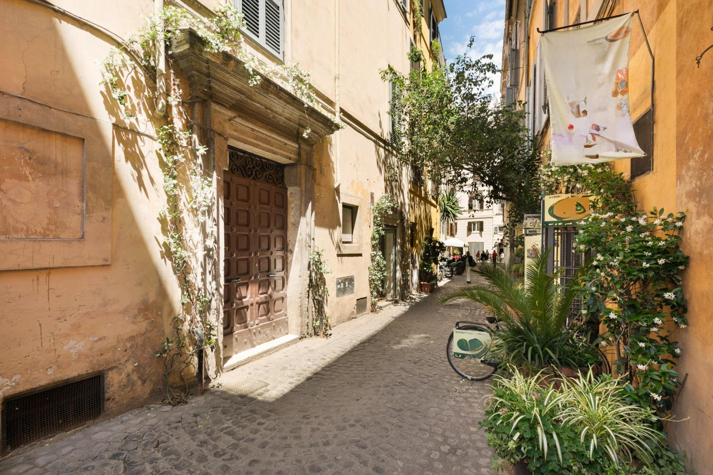 Elegant Apartment Minelli Navona by GHOR