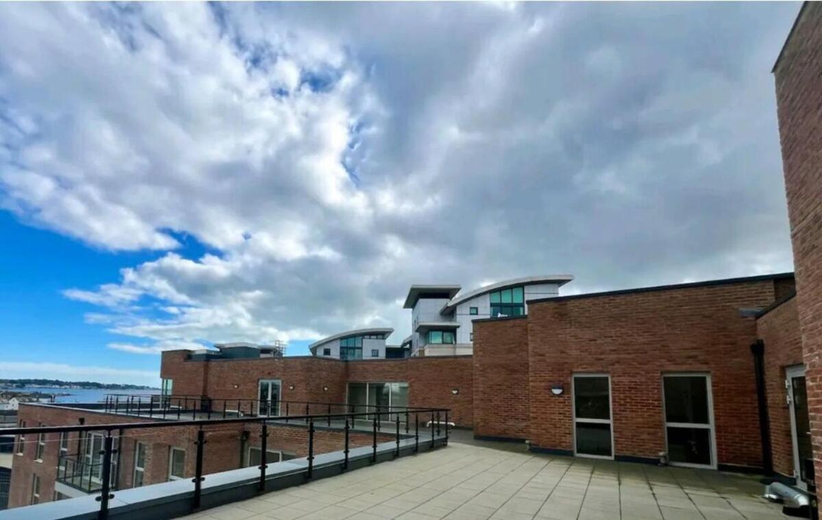Poole Quay Seaside Escape-free parking 3 mins away