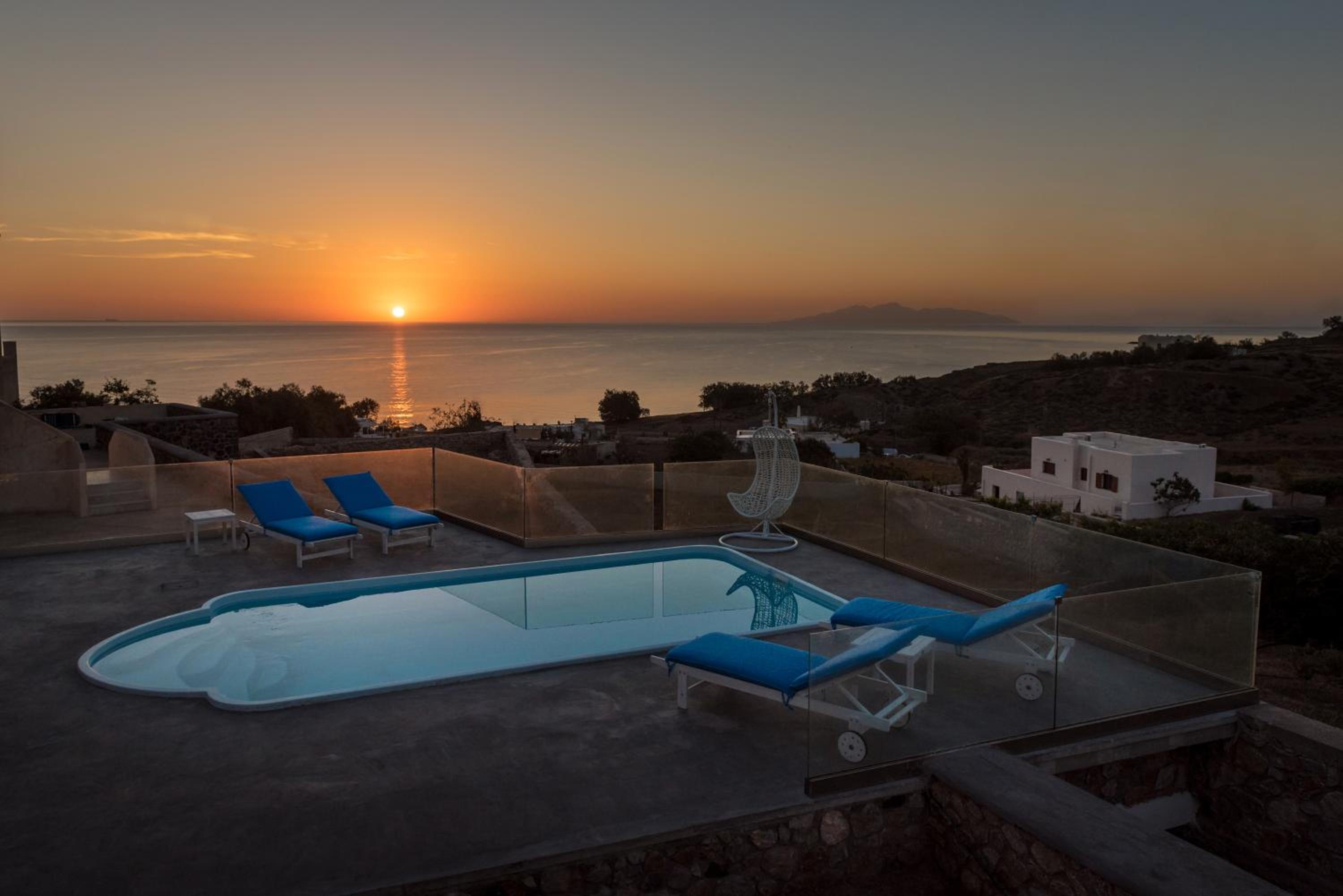 Queen of Santorini photo 2