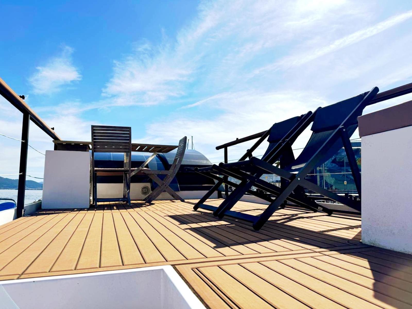 Casa Flotante en el Centro de Vigo - Different Charter
