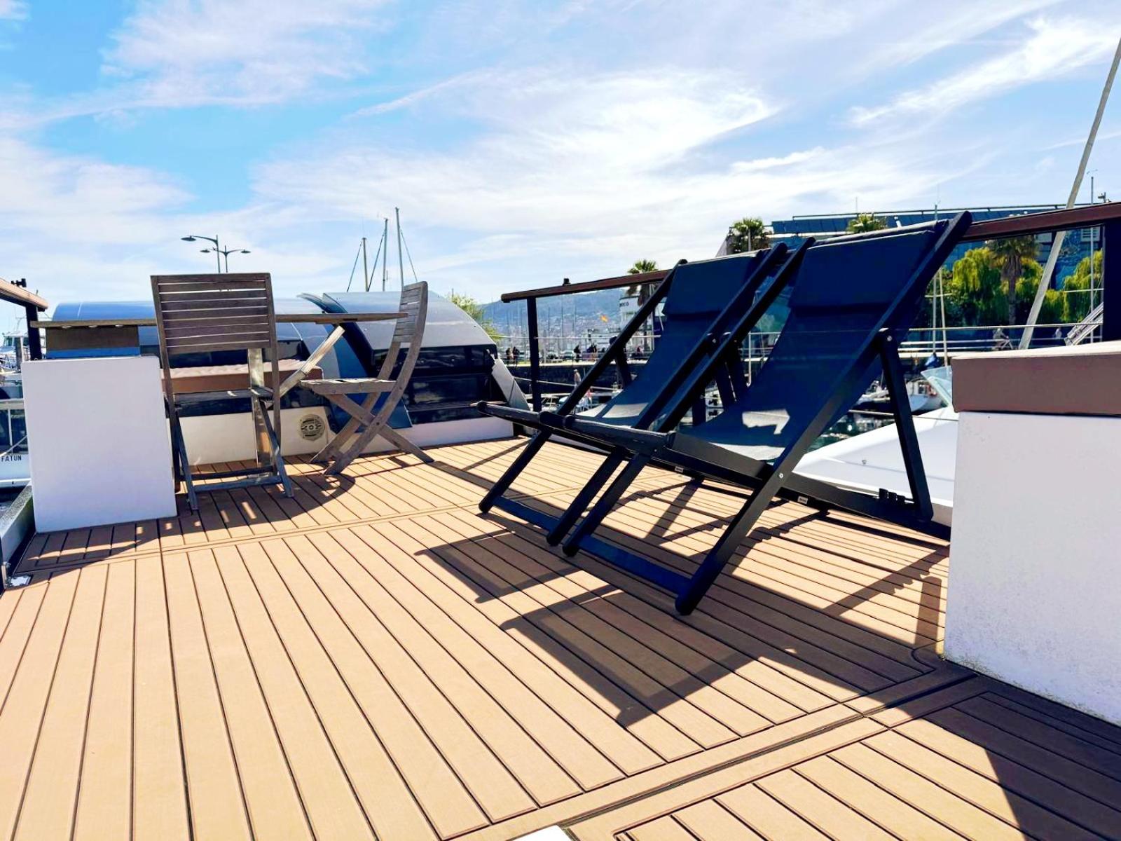 Casa Flotante en el Centro de Vigo - Different Charter