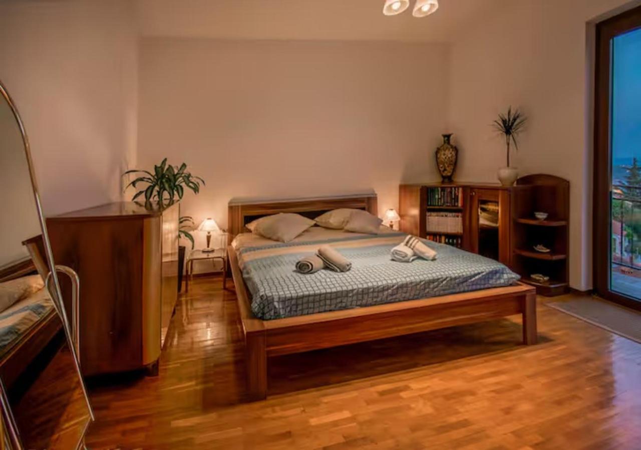 Apartments Elza