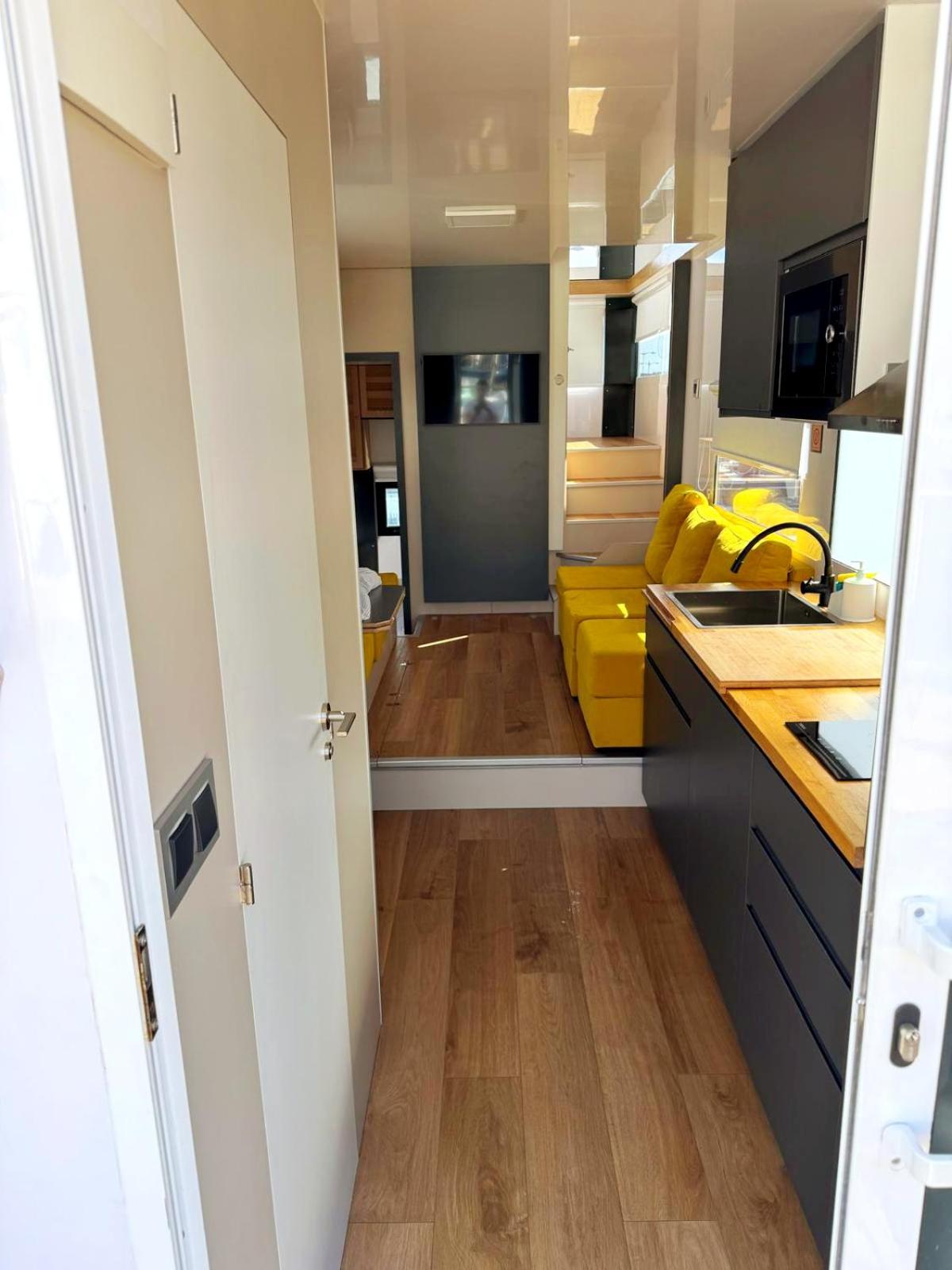 Casa Flotante en el Centro de Vigo - Different Charter