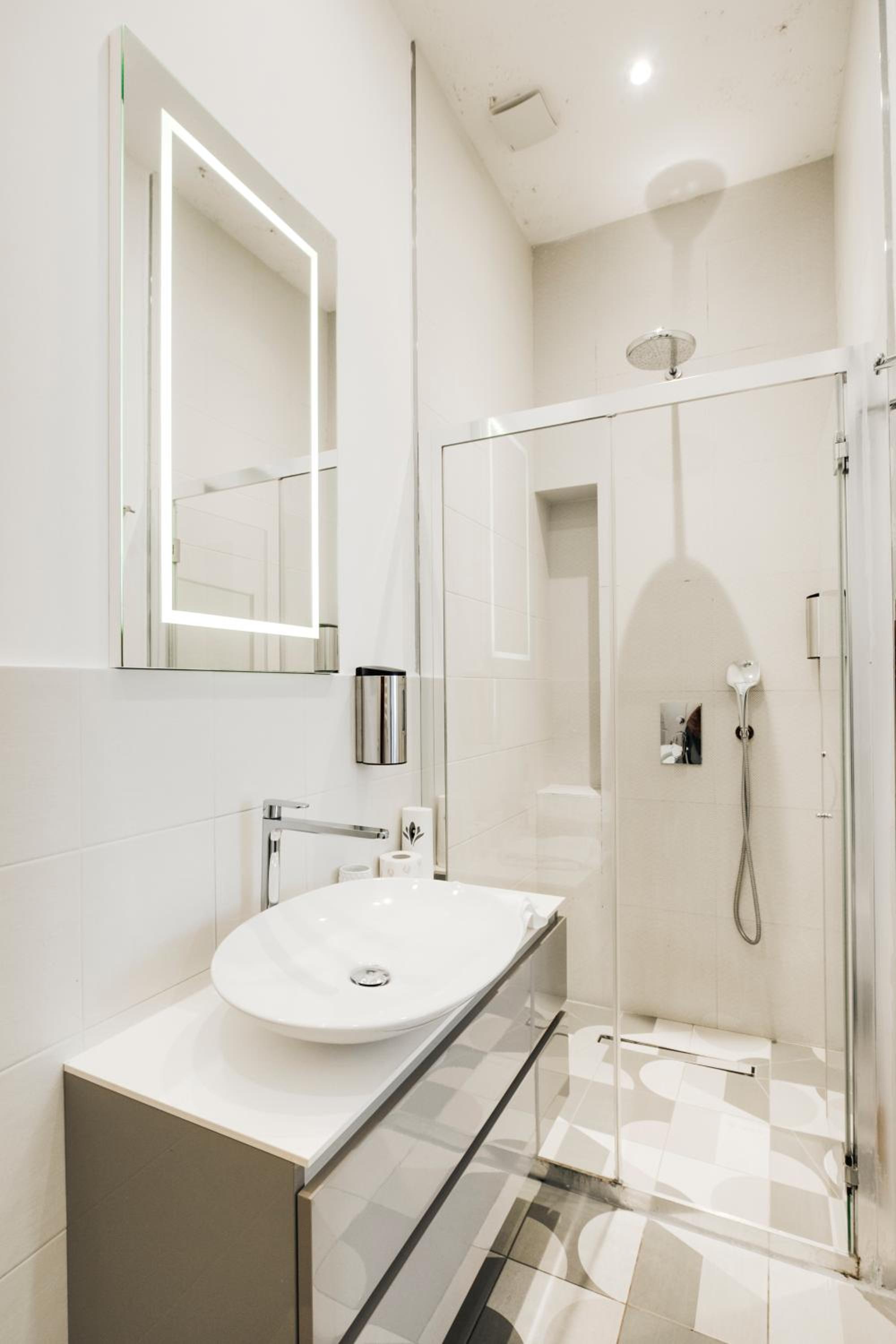 Stylish 1BR, 2BATH Apartment Castel Sant'Angelo 6A