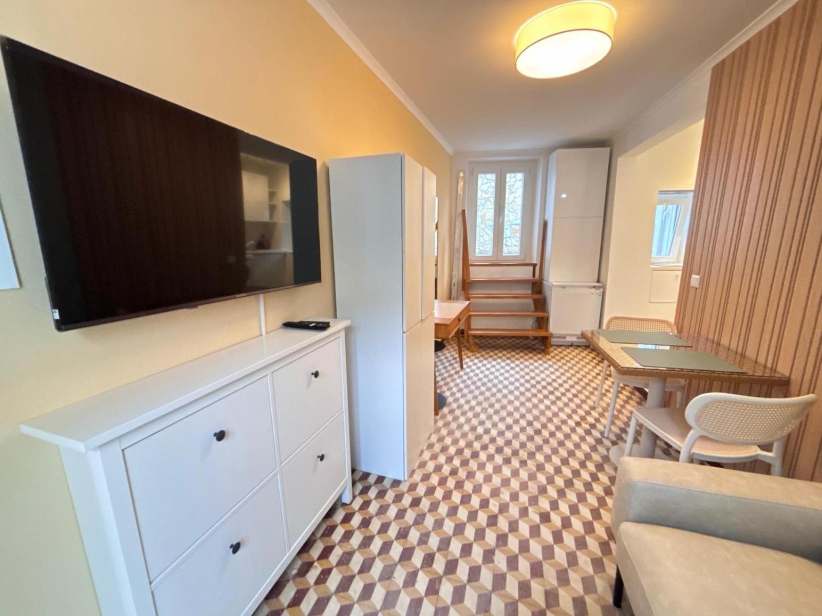 Central Cozy Apartment I