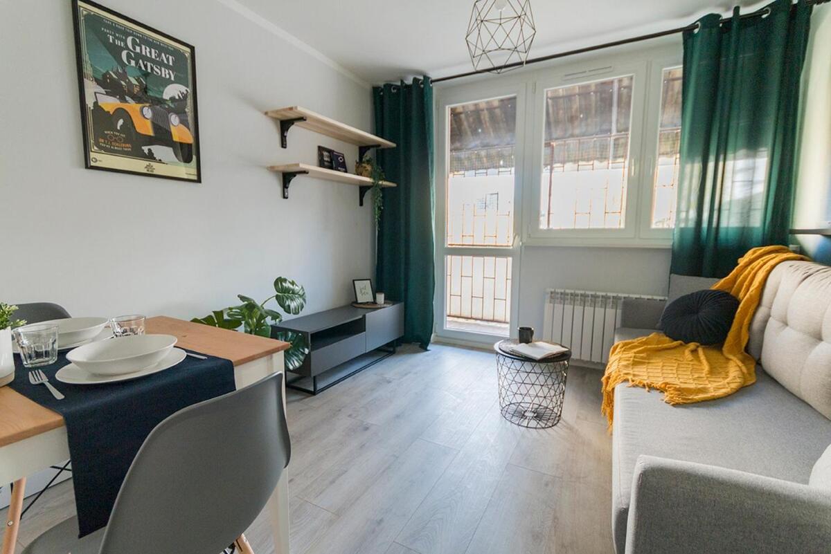 Urban Chic & Great Location & Modern Studio Apartment - #O5