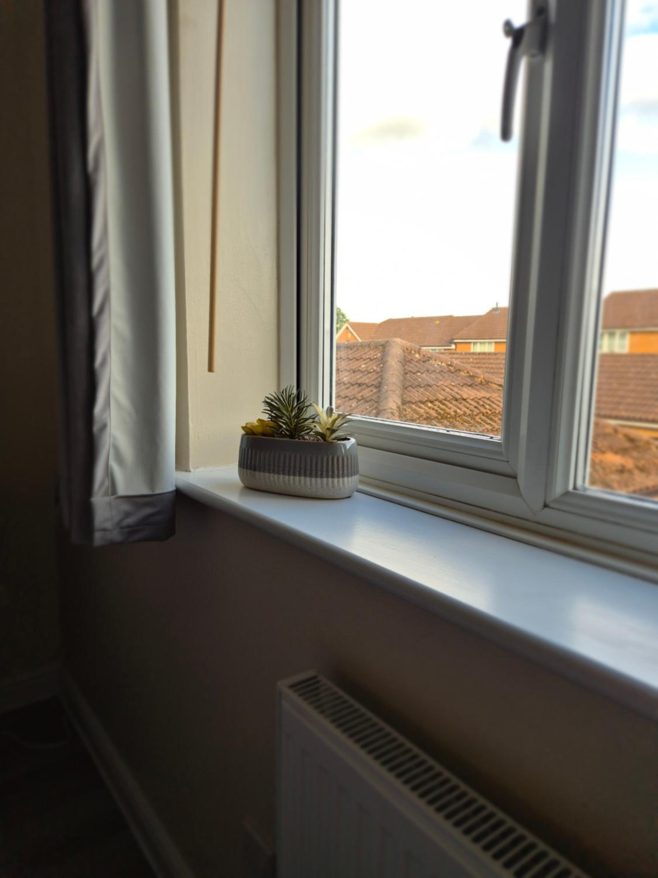 Cosy 2 Bedroom House Stevenage Old town Close to Train Station Free Parking Sleeps 4-6