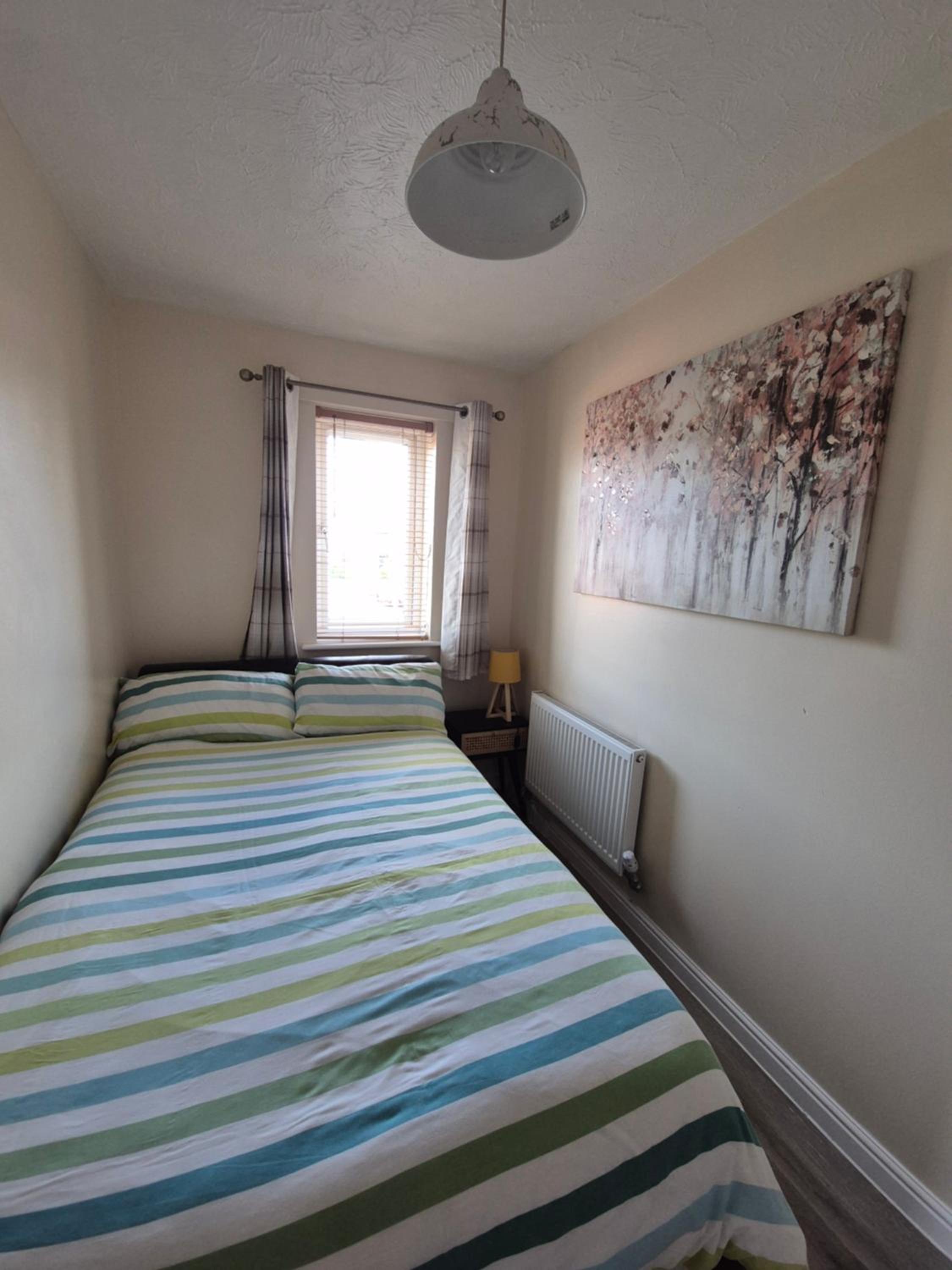 Cosy 2 Bedroom House Stevenage Old town Close to Train Station Free Parking Sleeps 4-6
