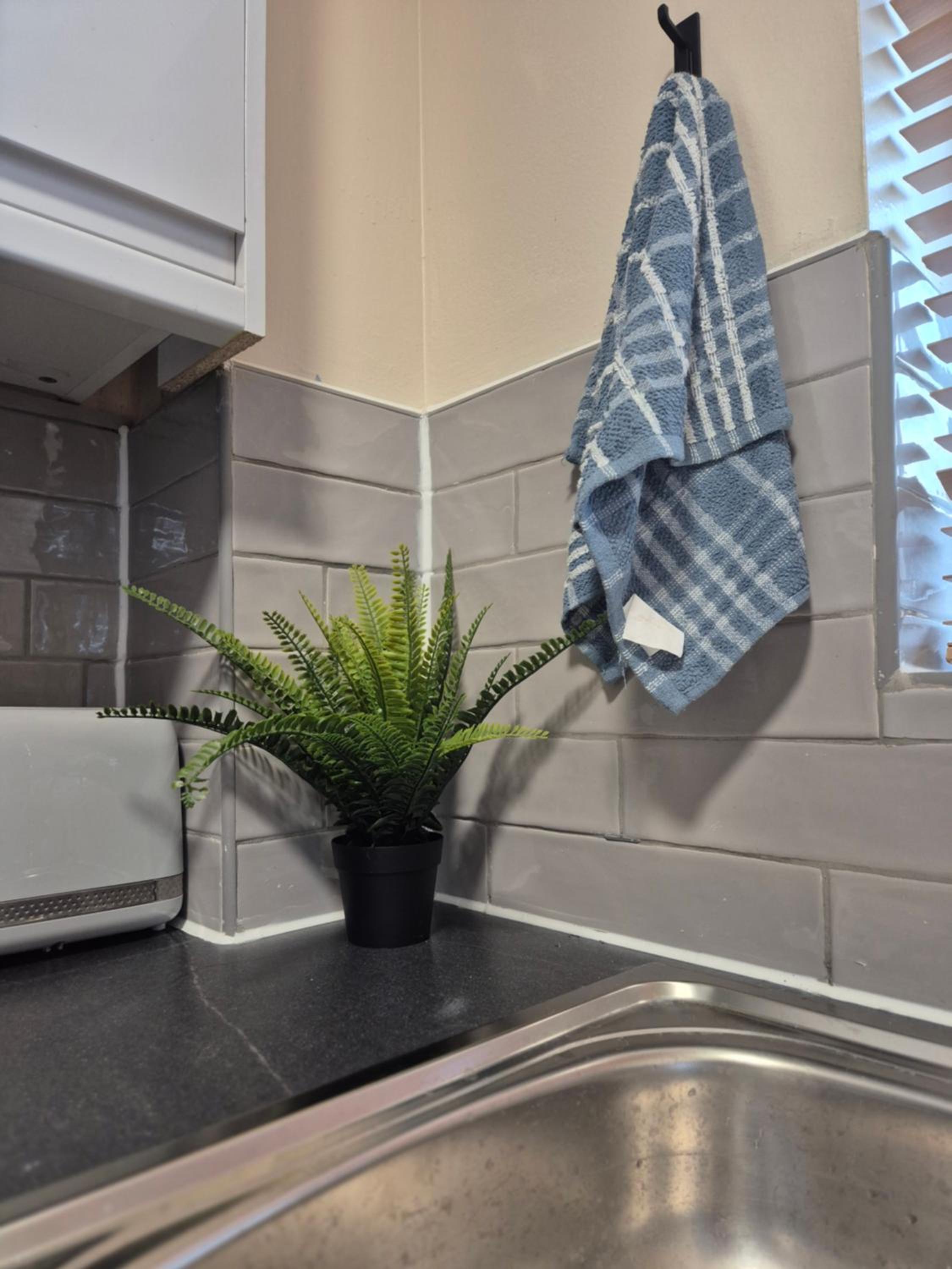 Cosy 2 Bedroom House Stevenage Old town Close to Train Station Free Parking Sleeps 4-6