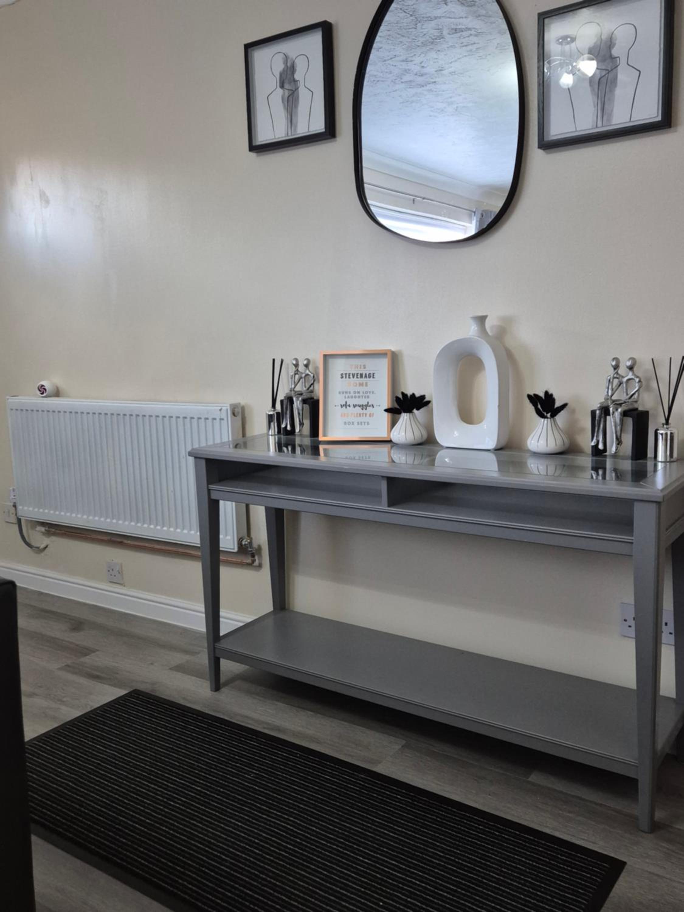 Cosy 2 Bedroom House Stevenage Old town Close to Train Station Free Parking Sleeps 4-6