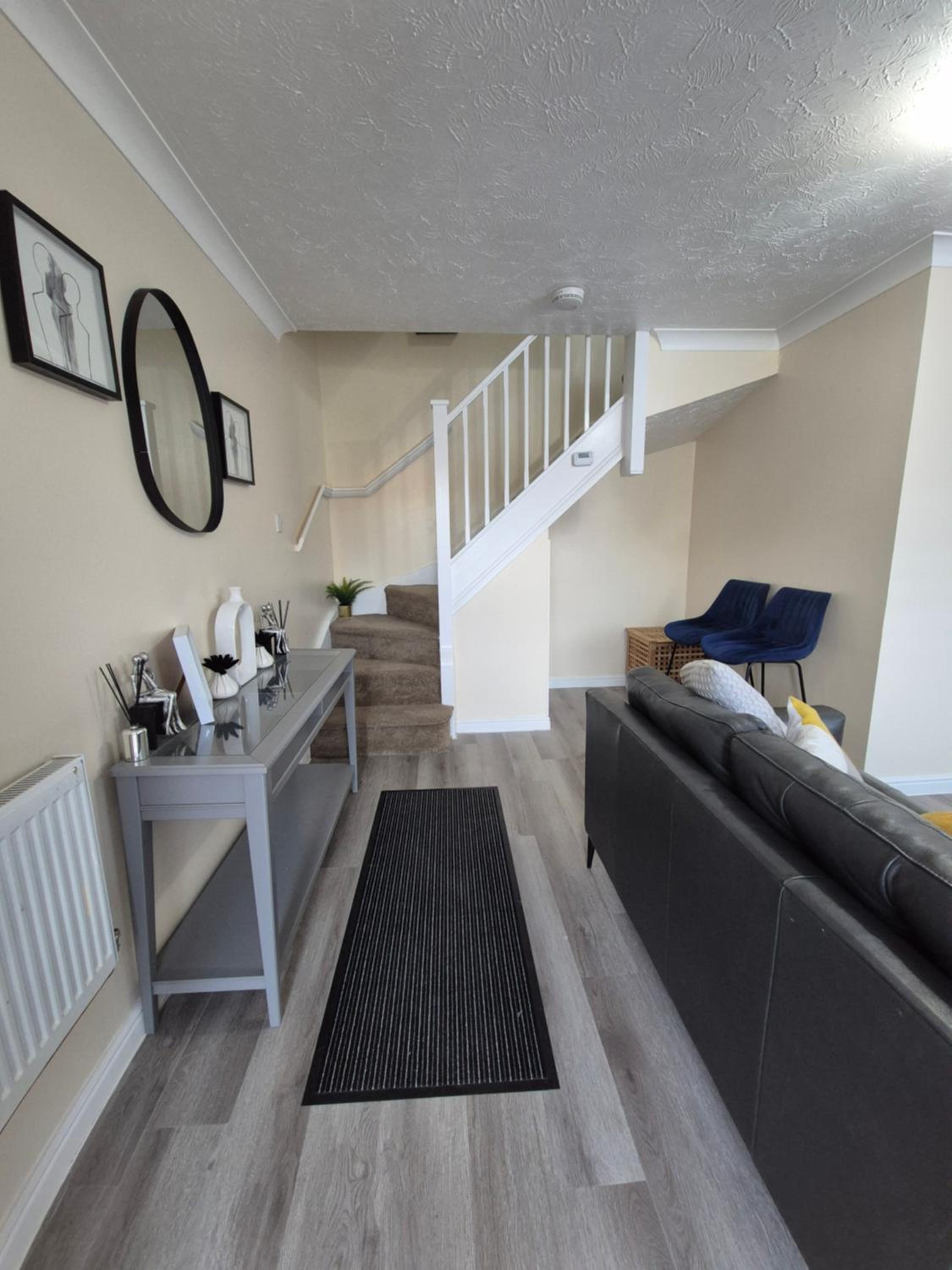 Cosy 2 Bedroom House Stevenage Old town Close to Train Station Free Parking Sleeps 4-6