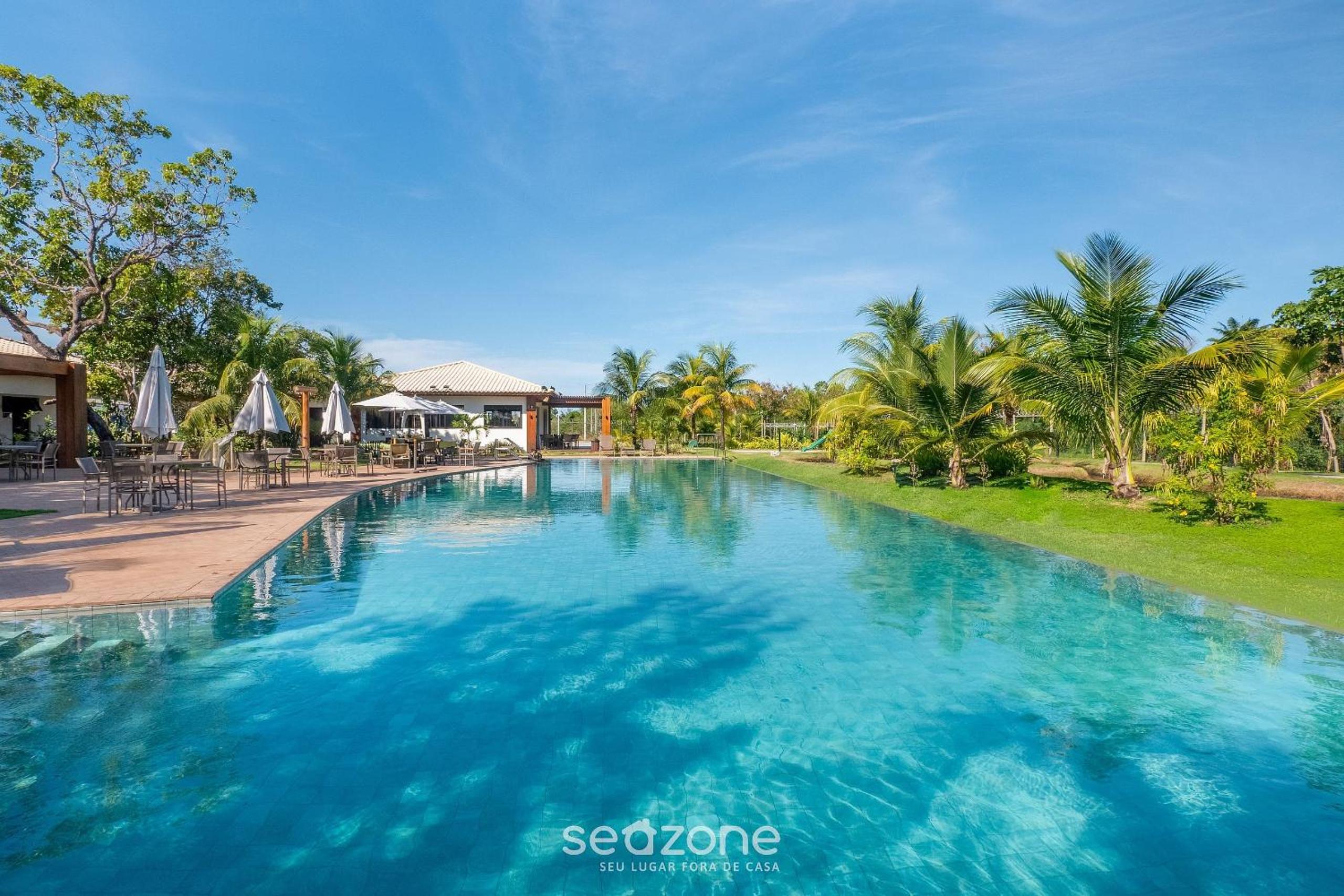 Ap in a cond. w/pool at Praia do Forte CVAF0220