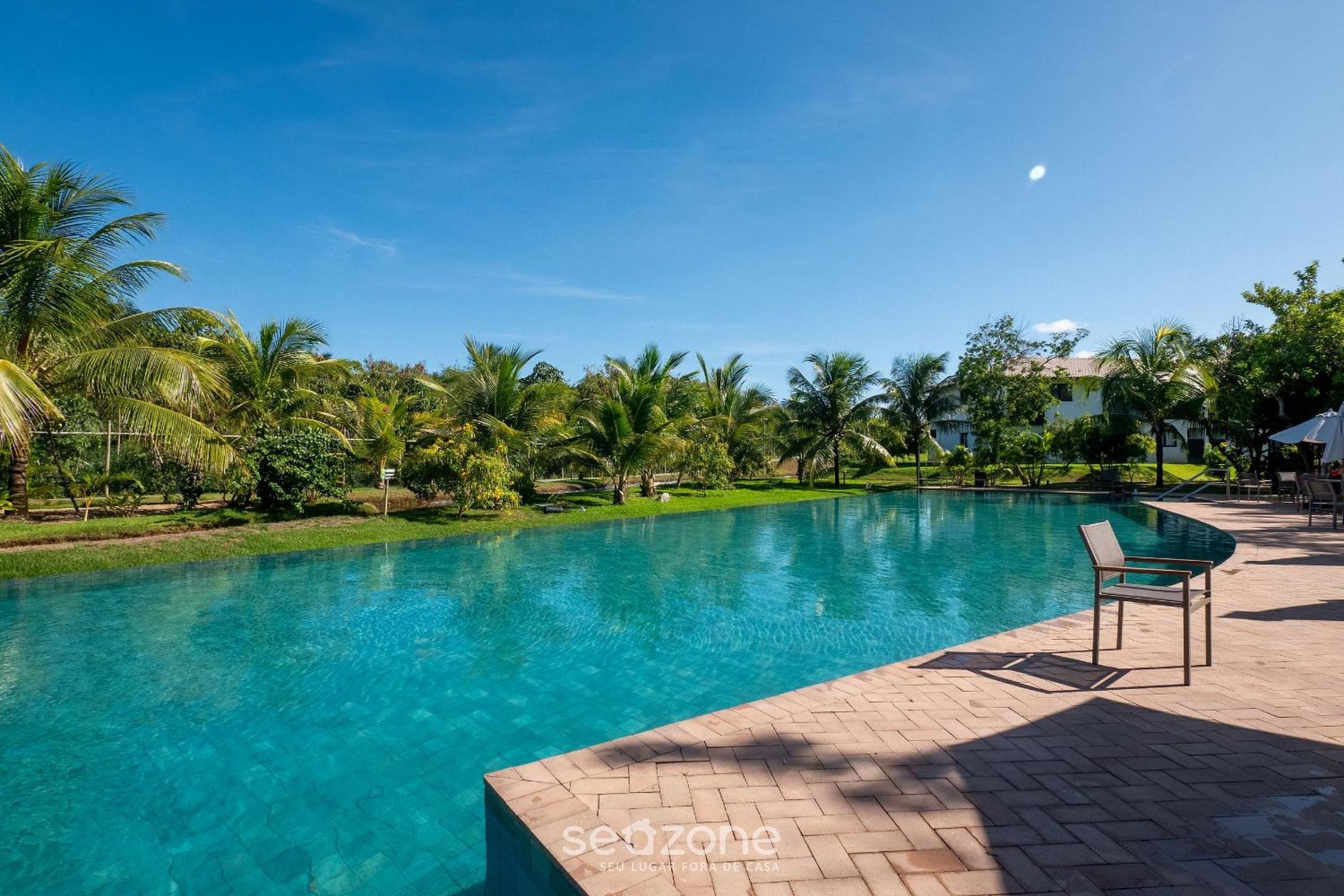Ap in a cond. w/pool at Praia do Forte CVAF0220