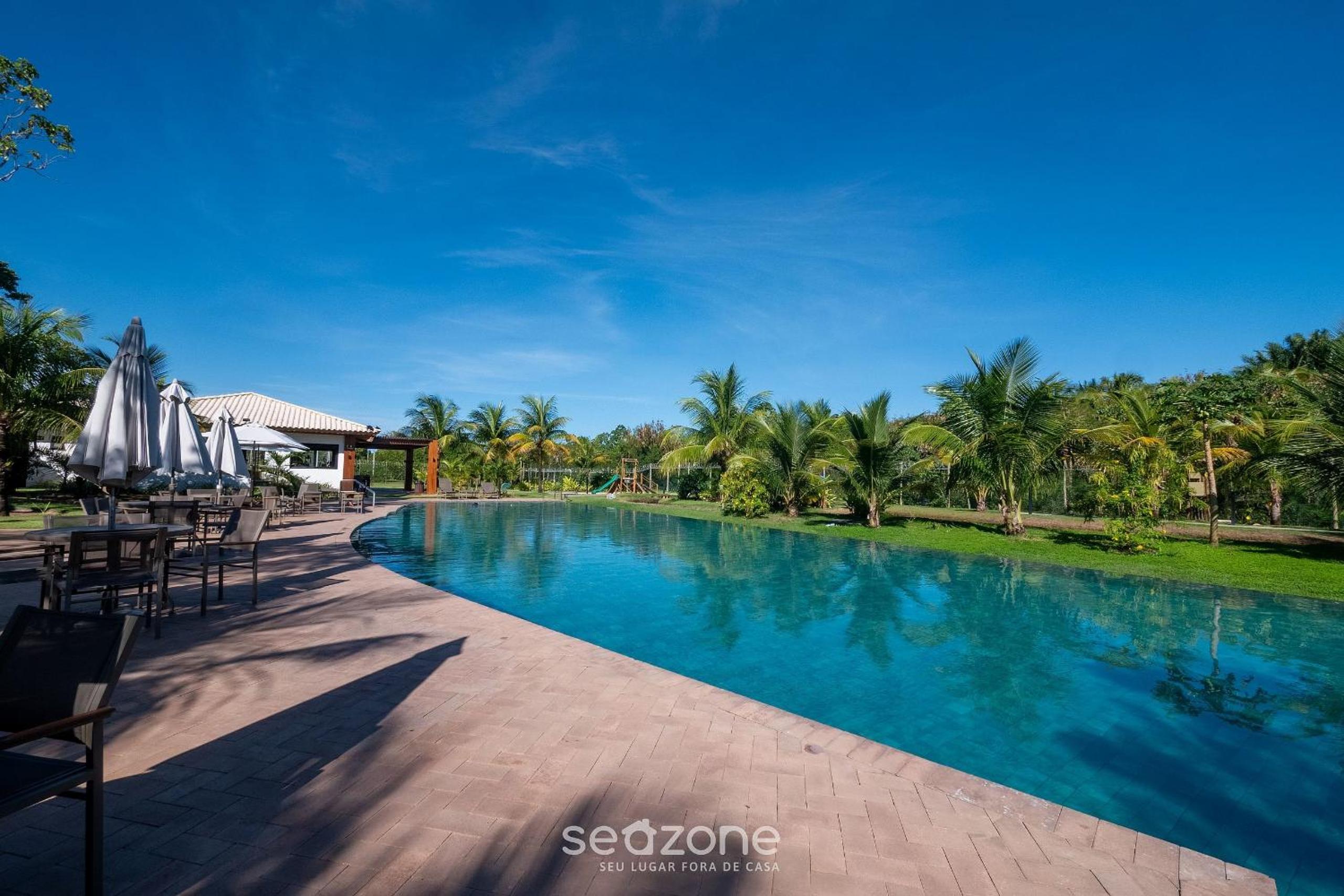 Ap in a cond. w/pool at Praia do Forte CVAF0220