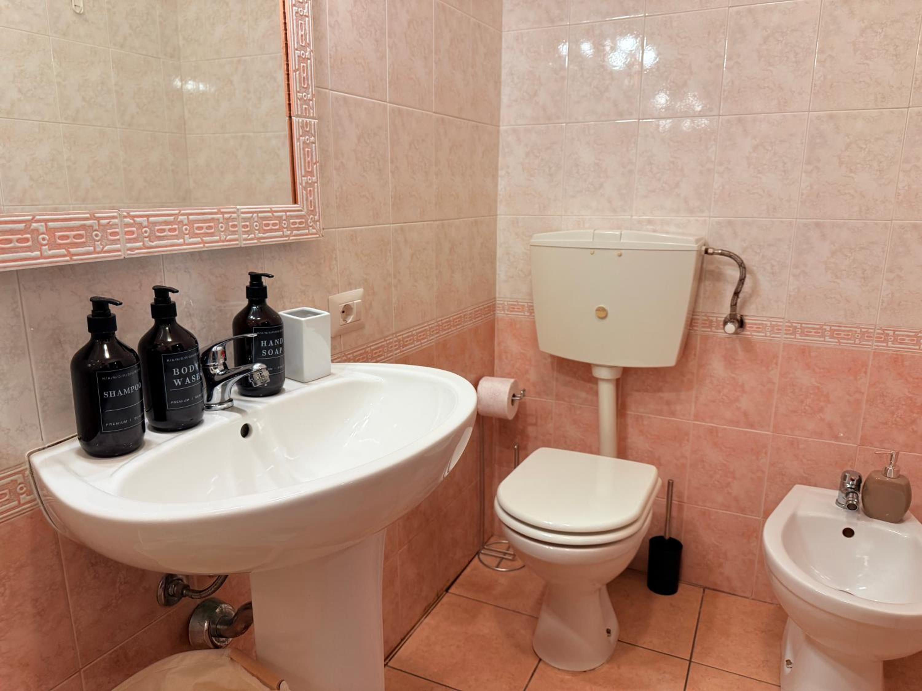 Luxury 5BR , 4BA Penthouse In the City Center