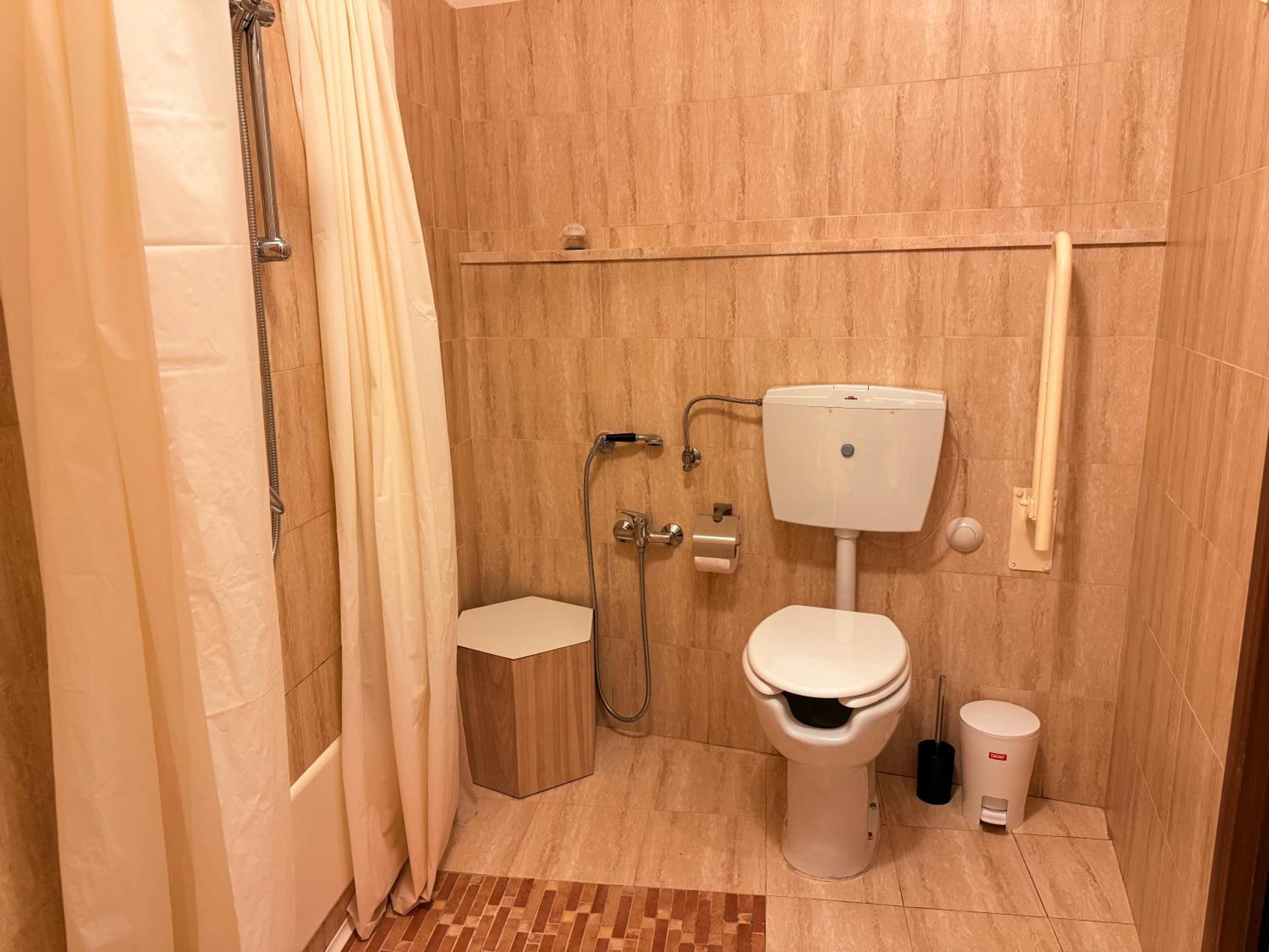 Luxury 5BR , 4BA Penthouse In the City Center