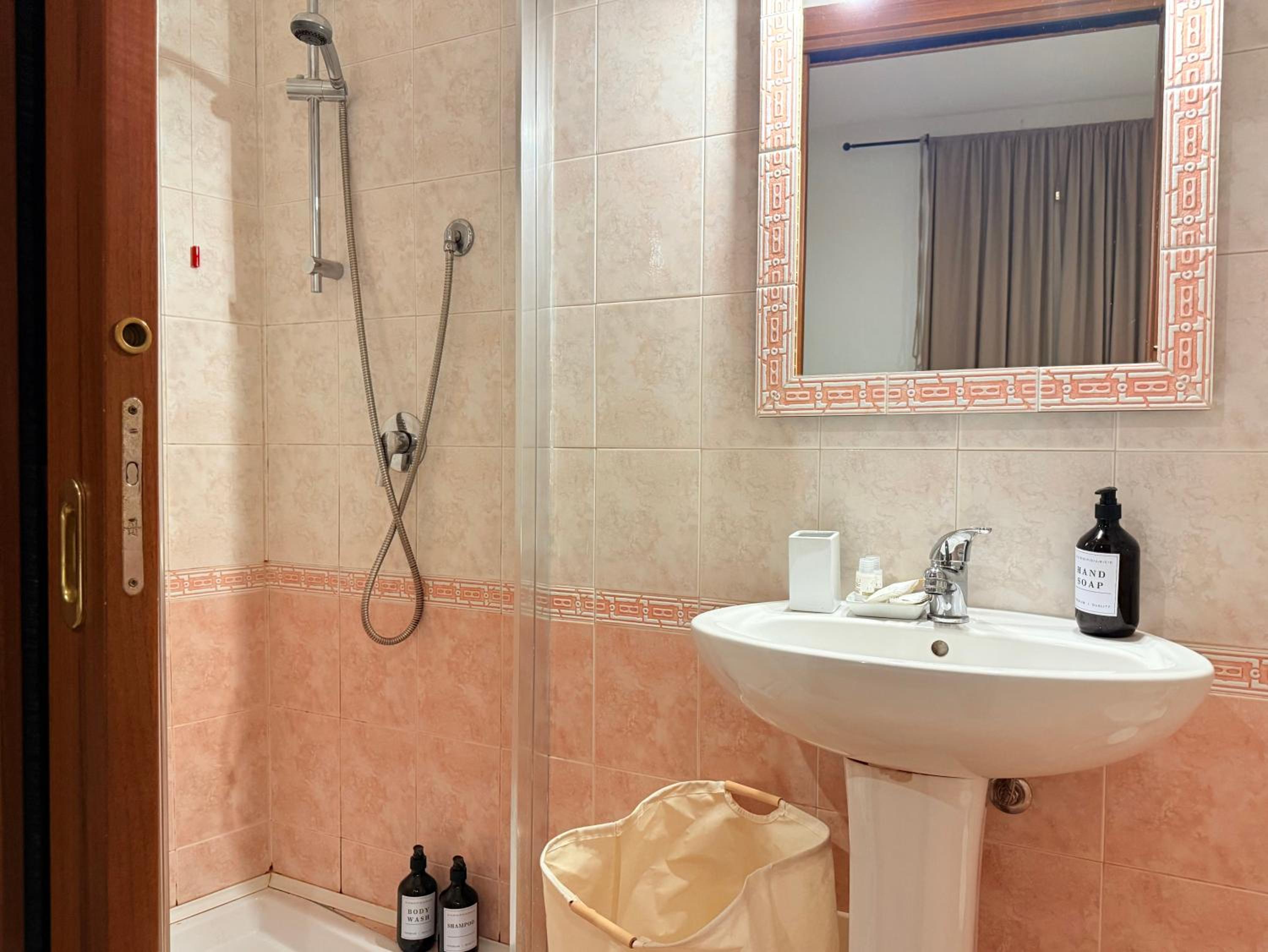 Luxury 5BR , 4BA Penthouse In the City Center