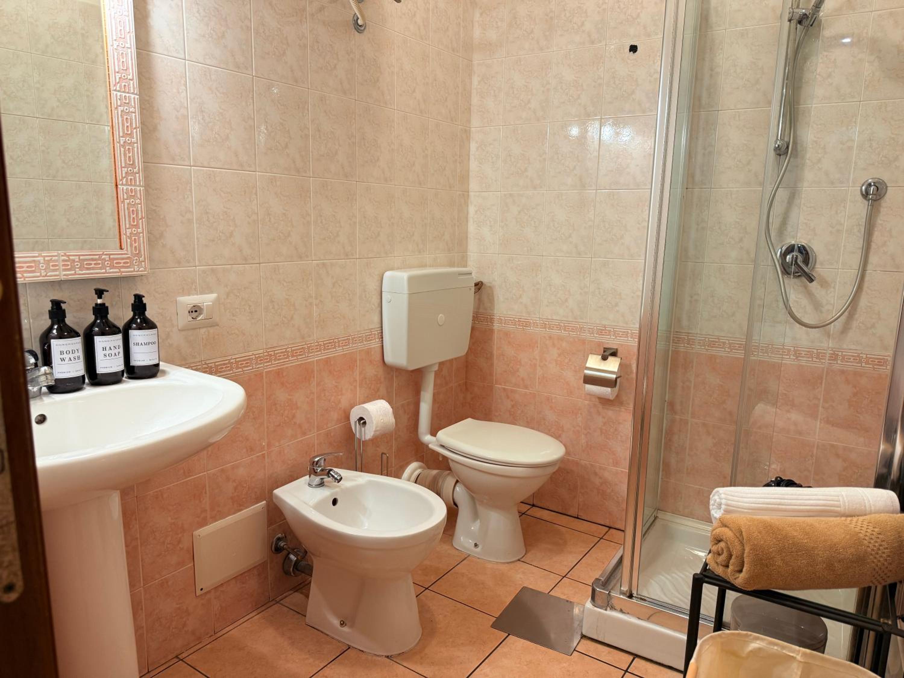 Luxury 5BR , 4BA Penthouse In the City Center
