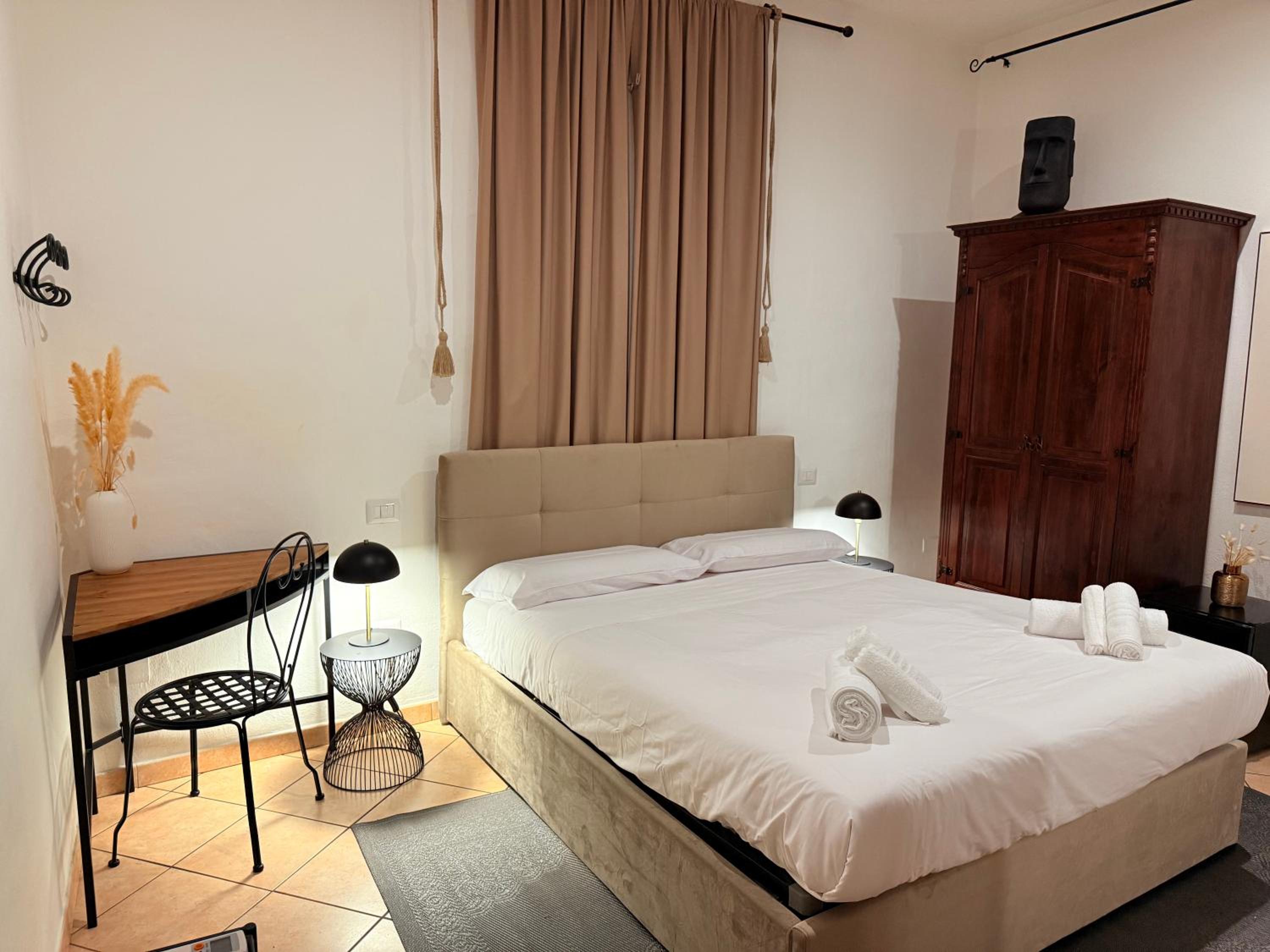 Luxury 5BR , 4BA Penthouse In the City Center