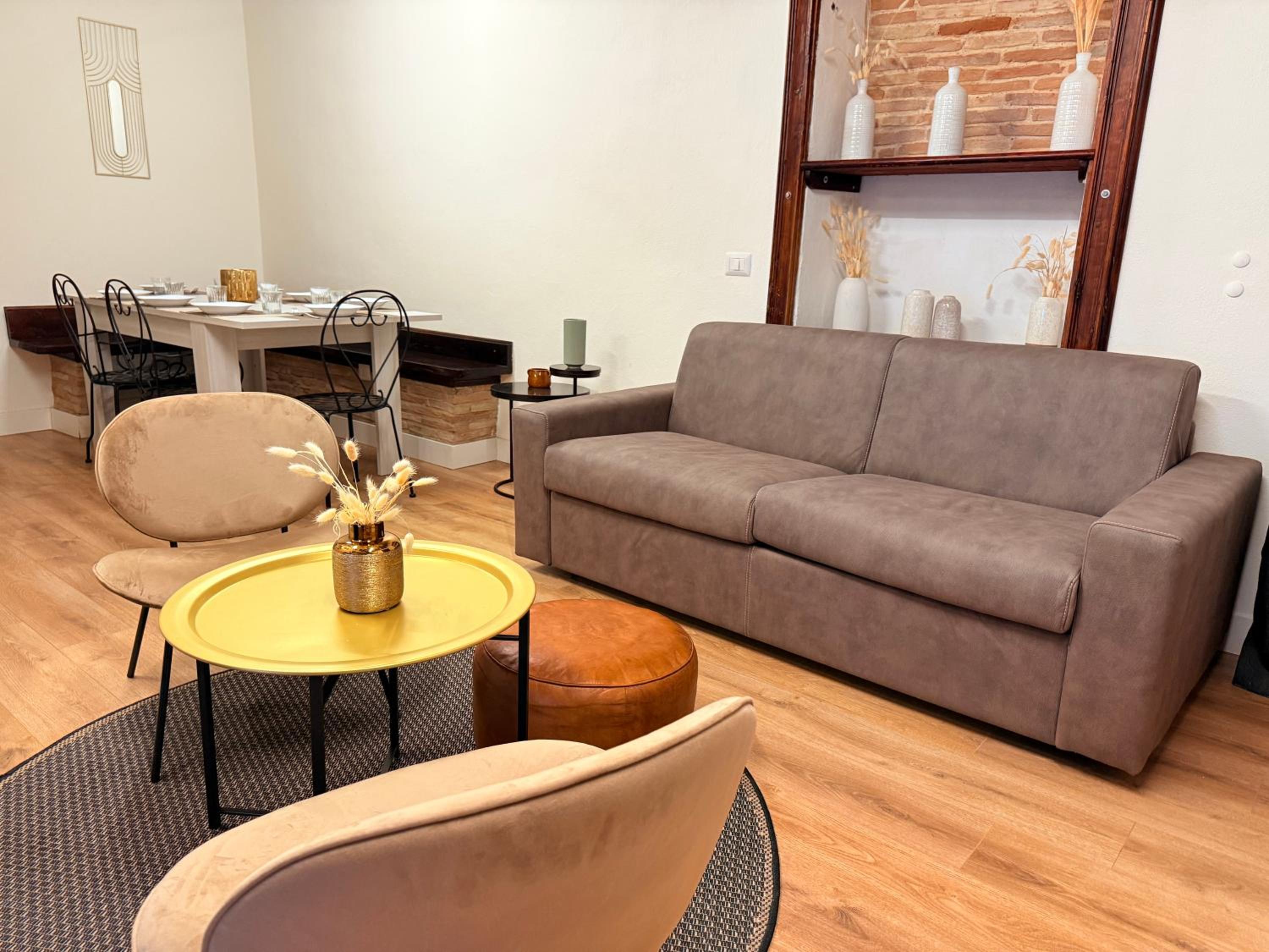 Luxury 5BR , 4BA Penthouse In the City Center